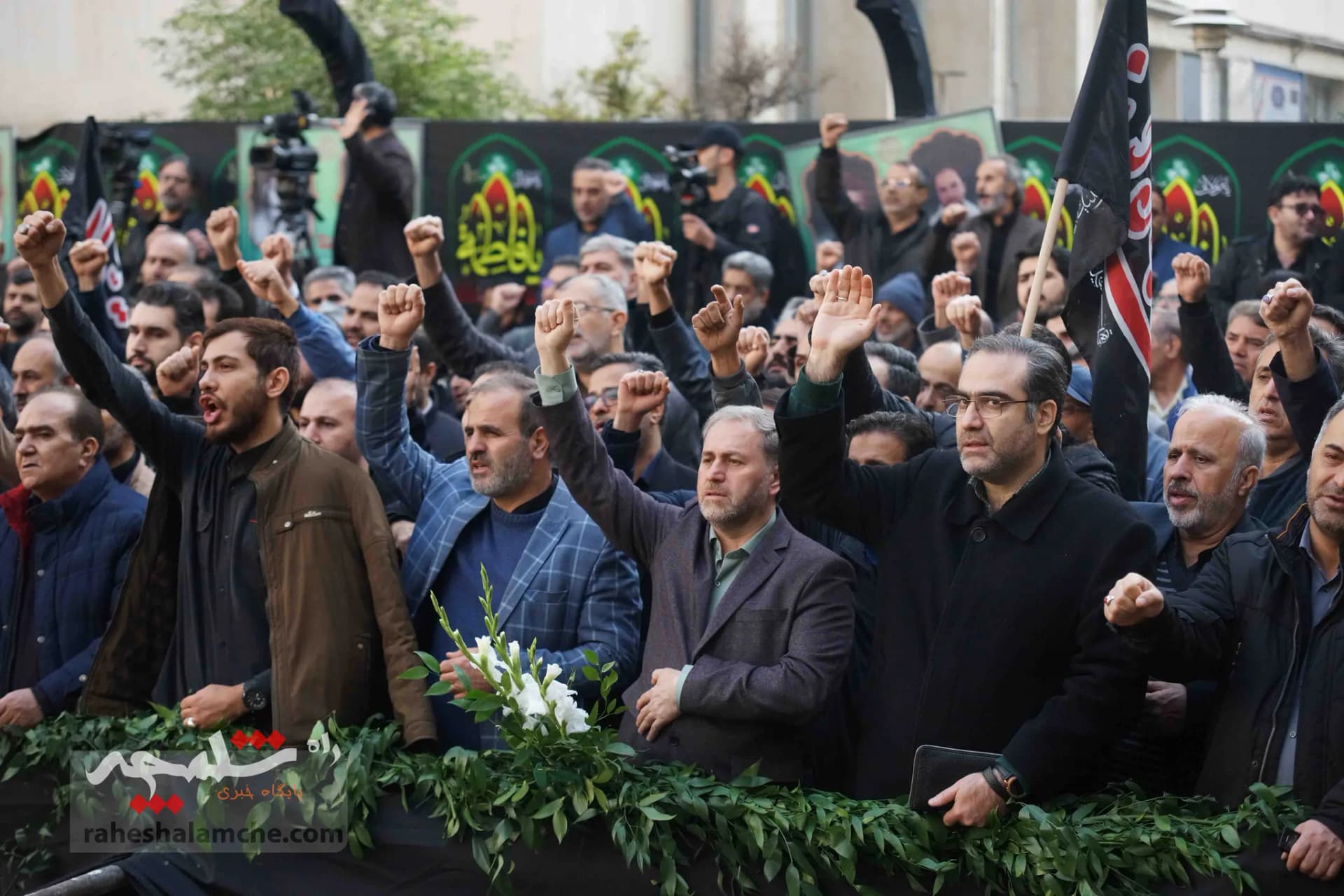 گزارش تصویری تشییع و خاکسپاری شهید گمنام در وزارت فرهنگ و ارشاد اسلامی — تصویر 38