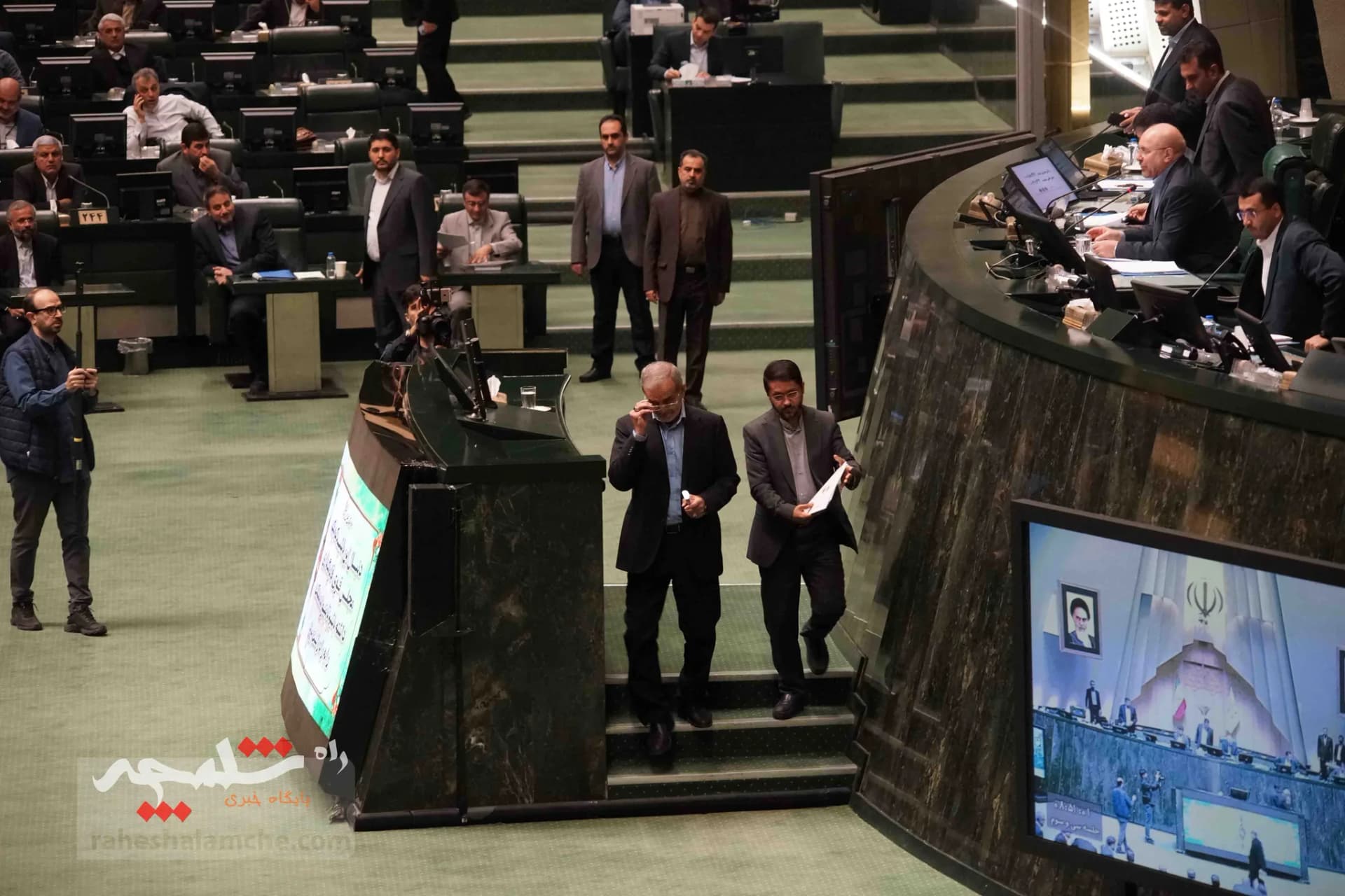 پزشکیان با حضور در خانه ملت، لایحه بودجه 1404 را تقدیم مجلس کرد +تصاویر — تصویر 34