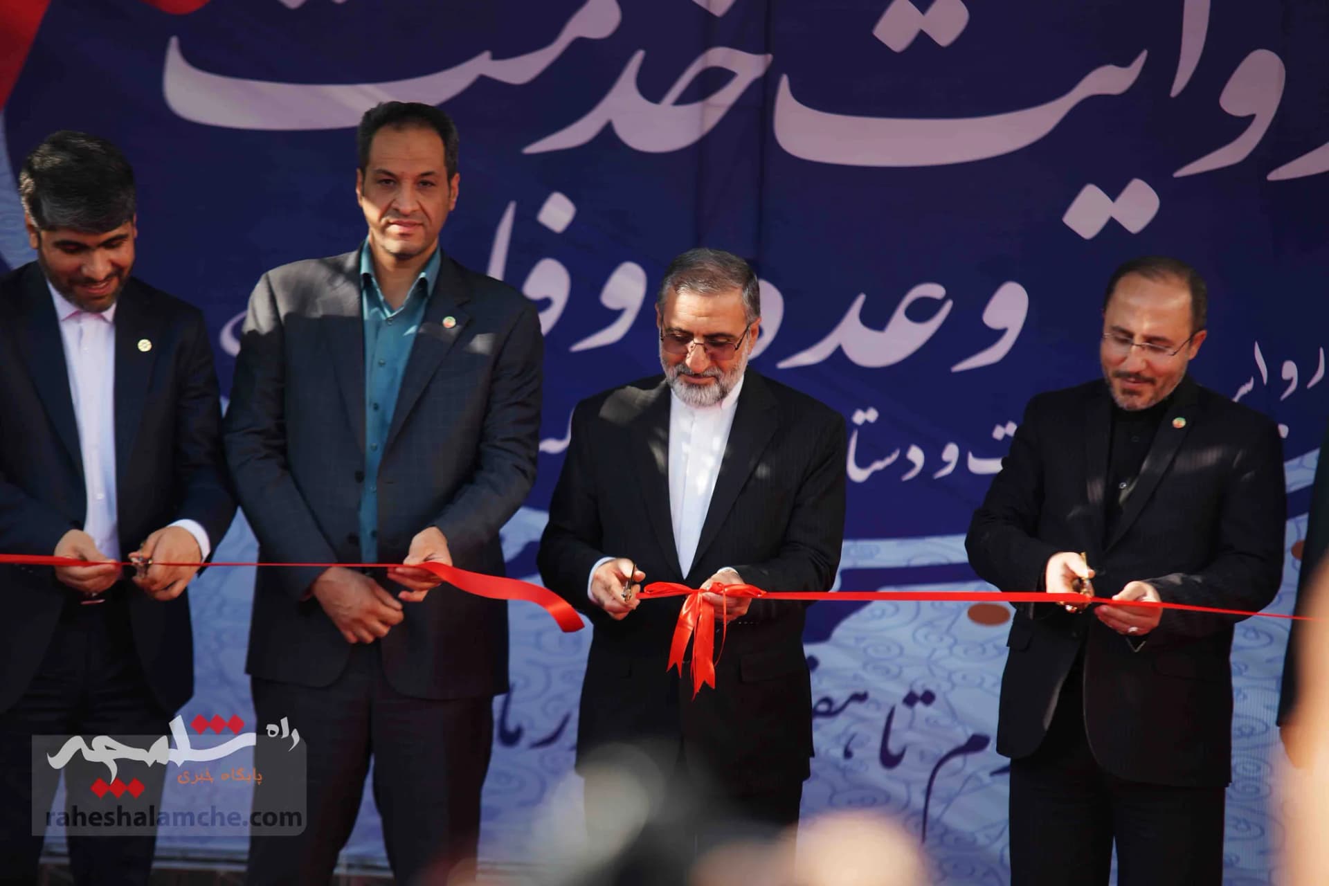 بازدید رئیس دفتر رئیس‌جمهور از غرفه معاونت ریاست جمهوری در امور مجلس +تصاویر — تصویر 42