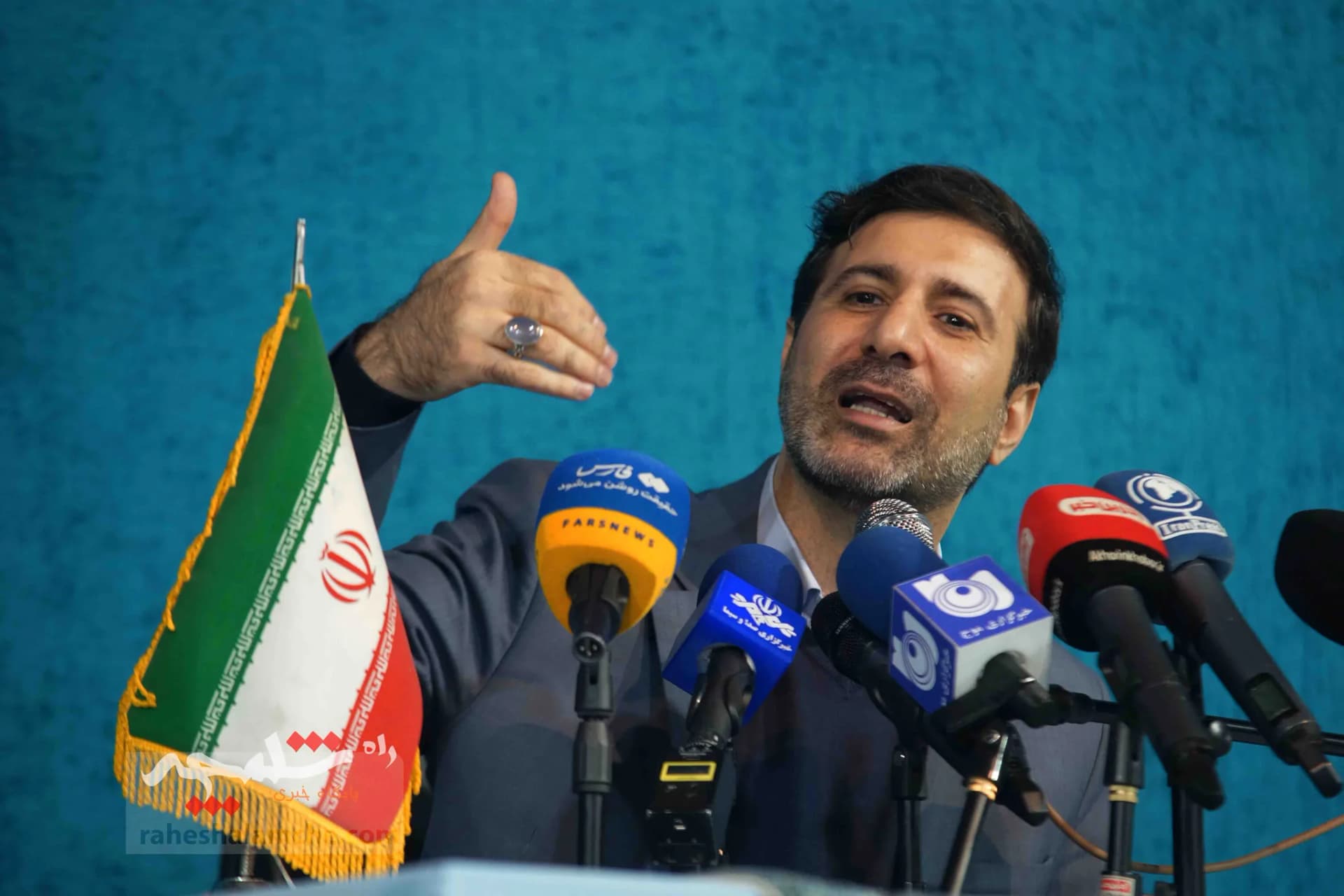 نشست صمیمی طحان‌نظیف با دانشجویان دانشگاه صنعتی شریف +تصاویر — تصویر 31