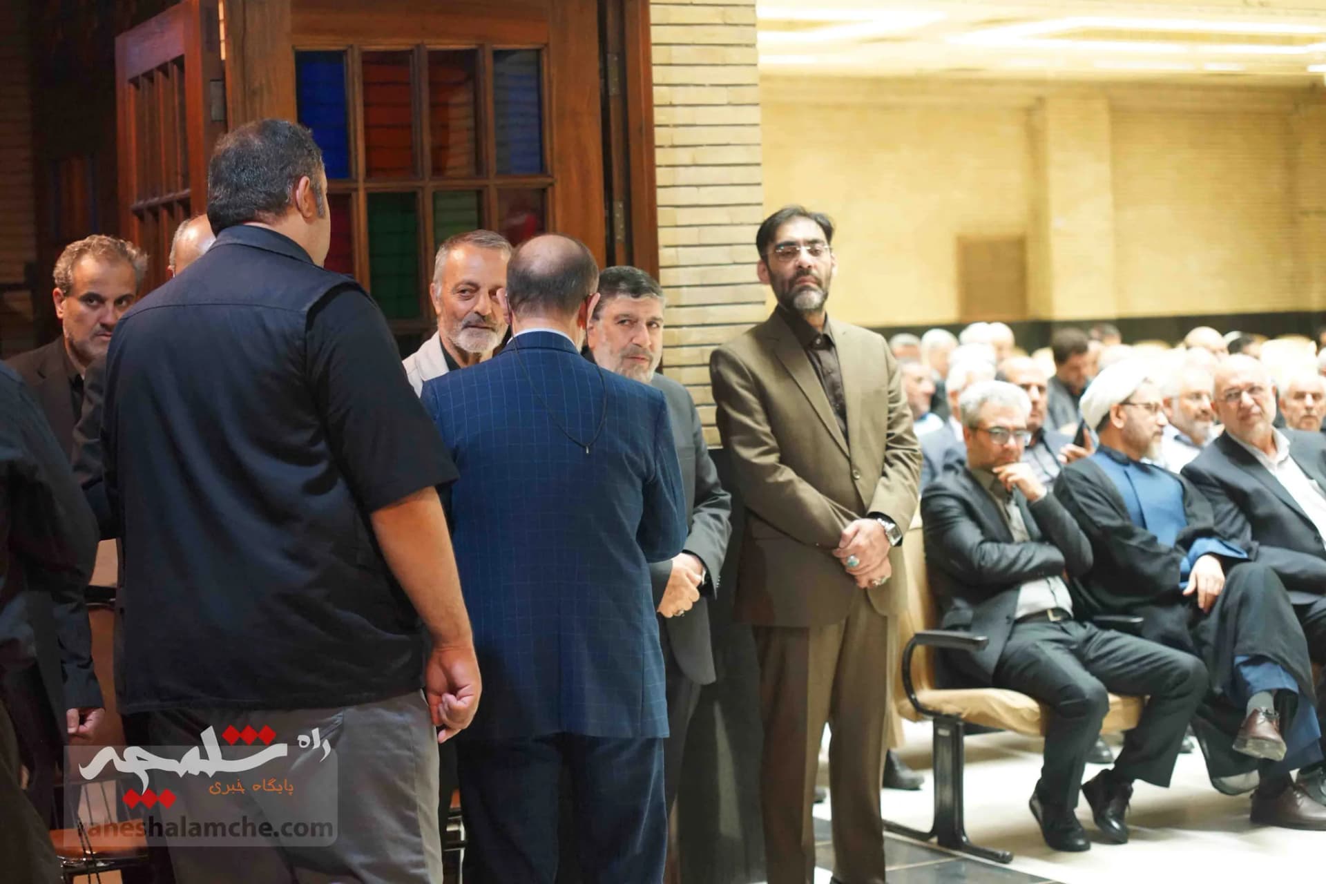 همه شخصیتهایی که در مراسم ختم مادر زریبافان شرکت کرده بودند +تصاویر — تصویر 1