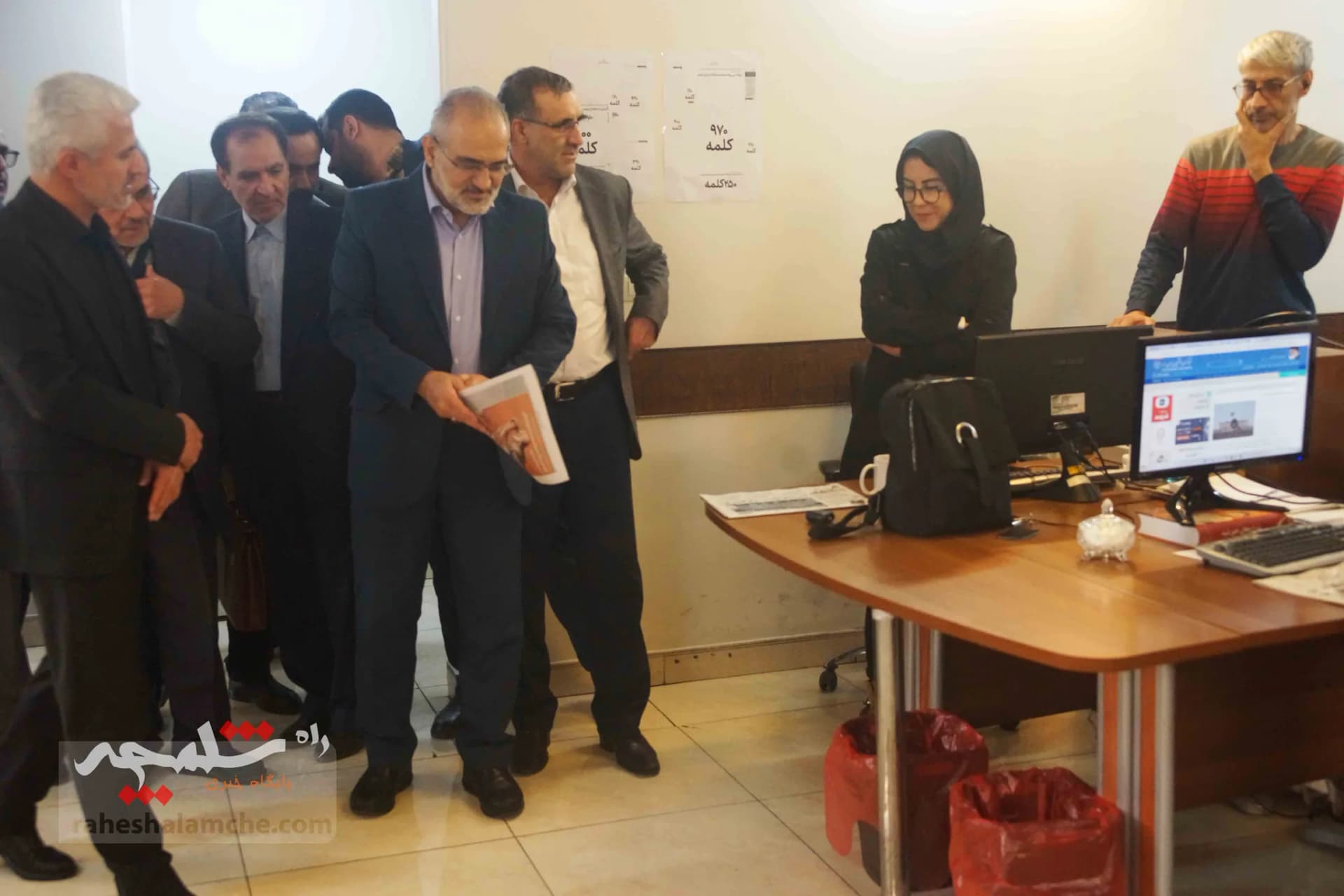 بازدید معاون پارلمانی رئیس‌جمهور از روزنامه شهروند +تصاویر — تصویر 18