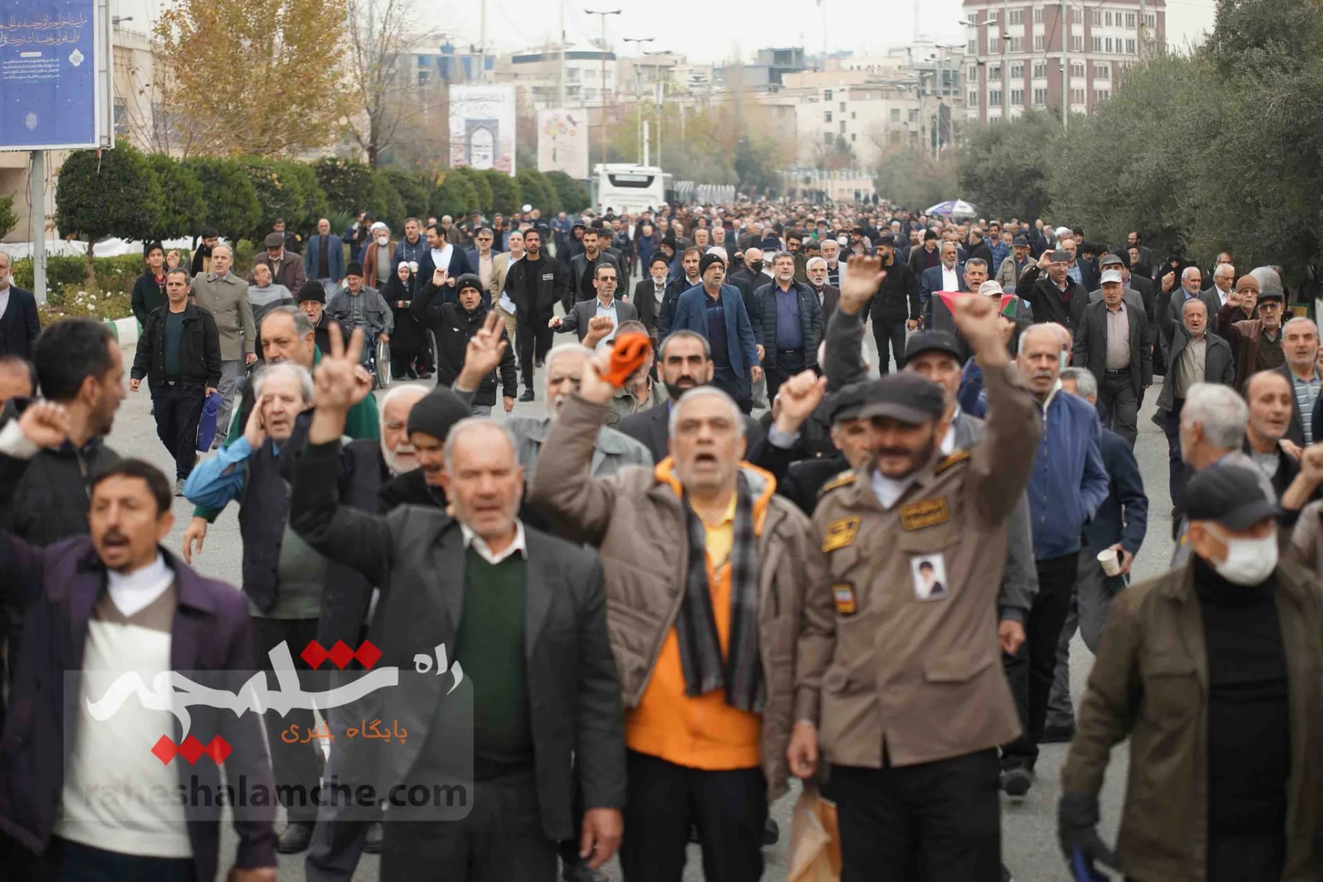 تصاویر نماز جمعه تهران در اولین روز زمستان 1402 — تصویر 60