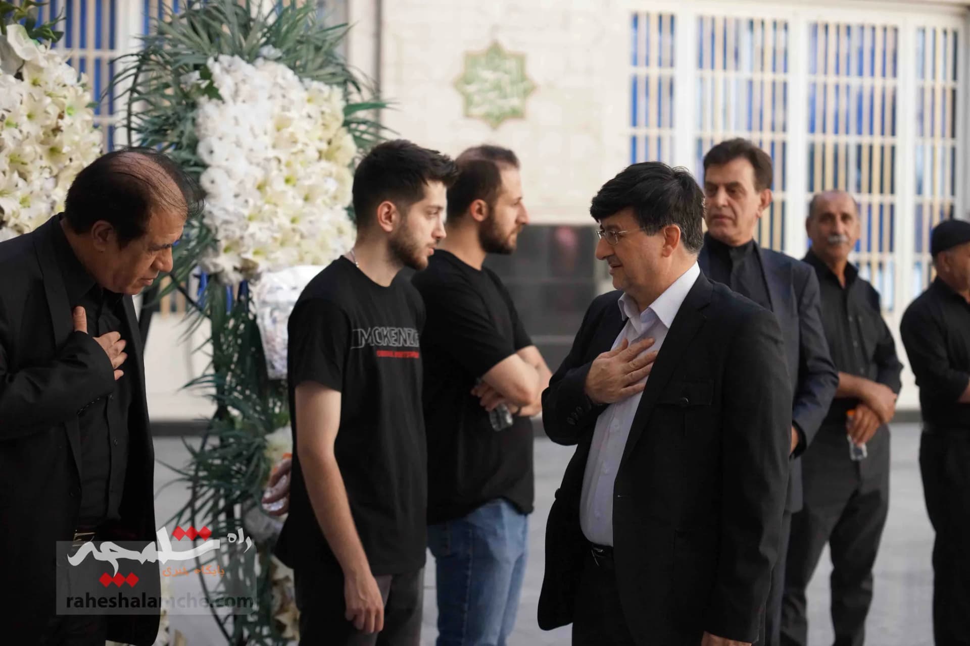 چه کسانی در مراسم ختم «سارا طاووسی» حضور داشتند؟ +تصاویر — تصویر 22