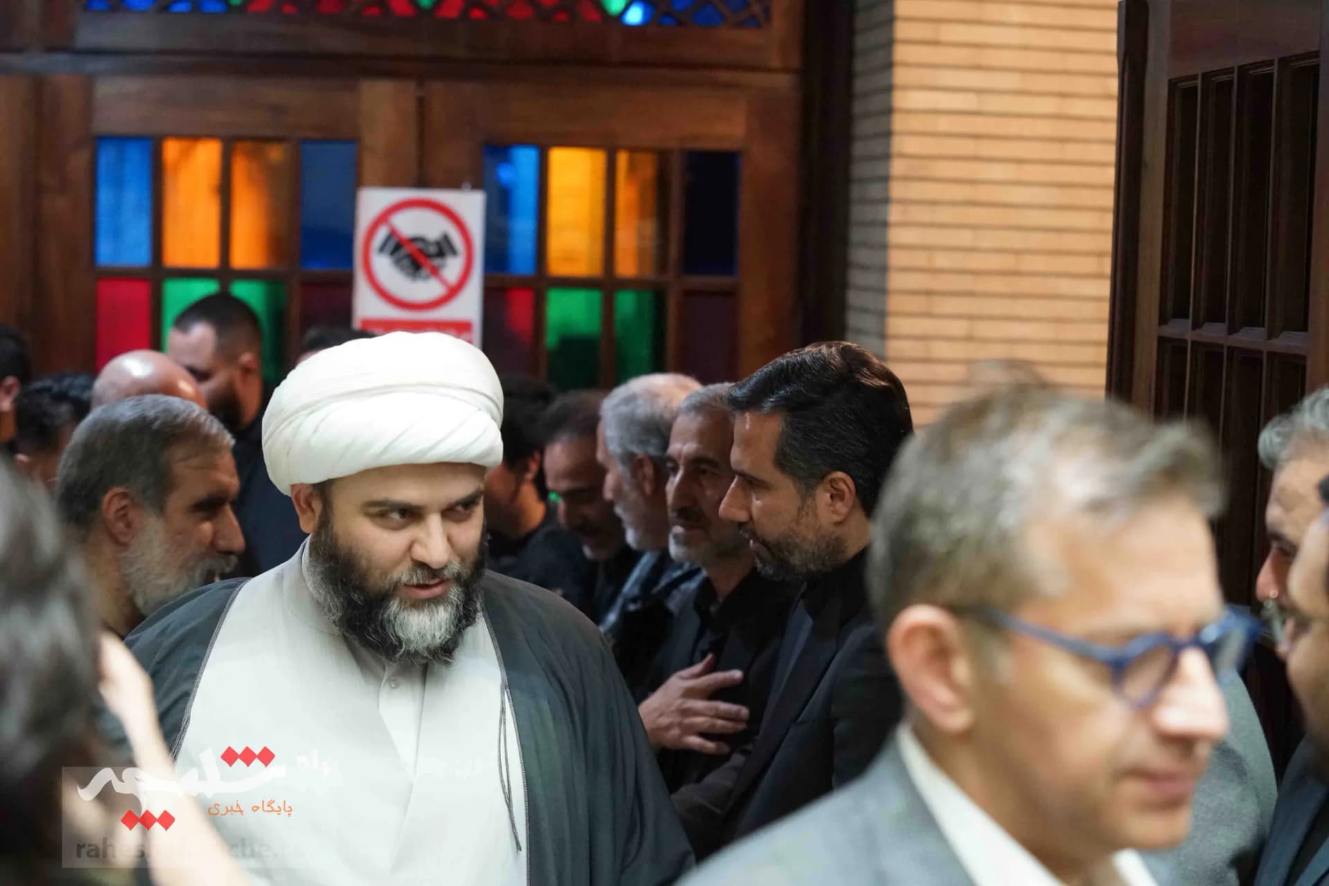چه کسانی در مجلس ترحیم پدر مدیرعامل شرکت دخانیات کشور حضور داشتند؟ +تصاویر — تصویر 17