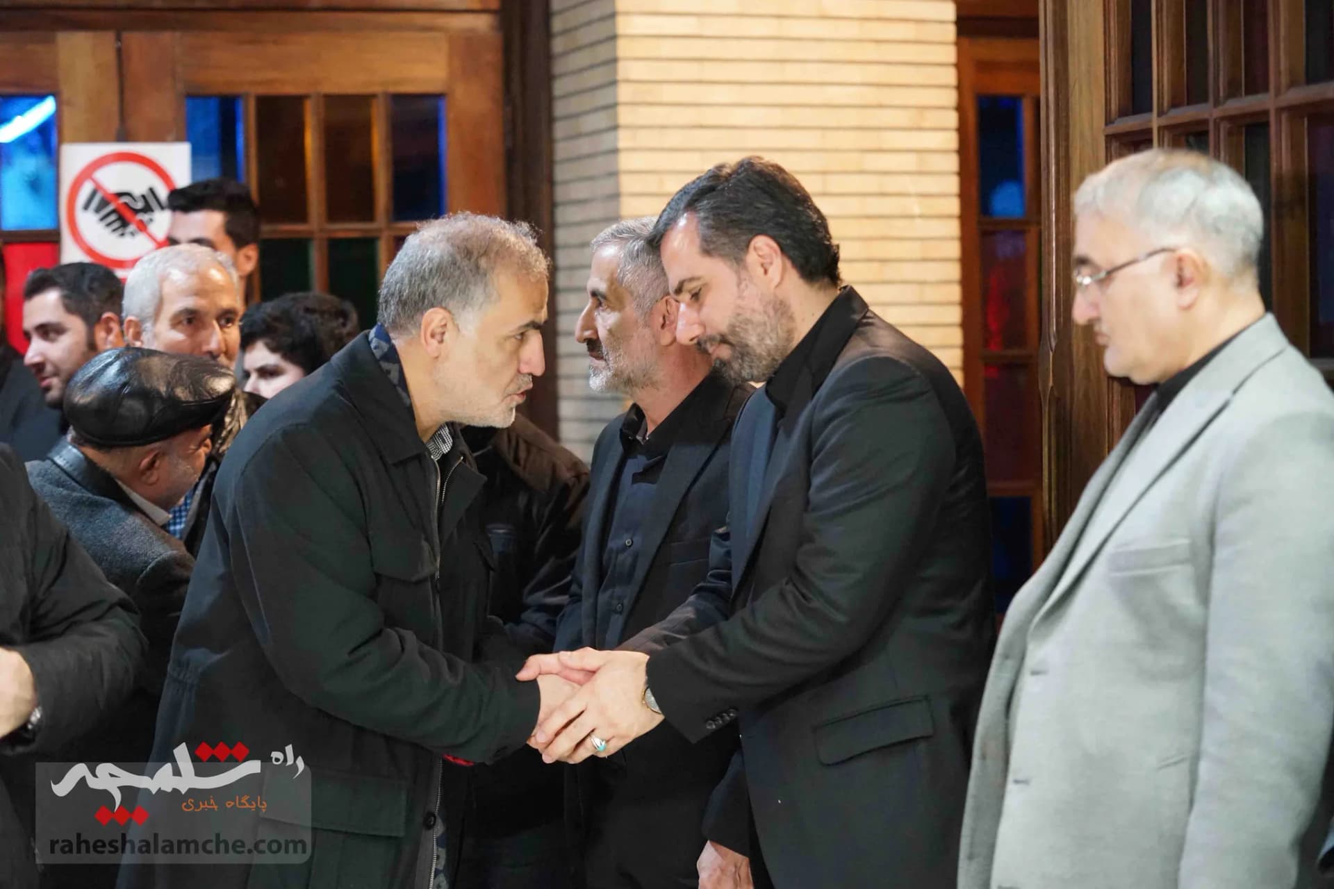 چه کسانی در مجلس ترحیم پدر مدیرعامل شرکت دخانیات کشور حضور داشتند؟ +تصاویر — تصویر 13