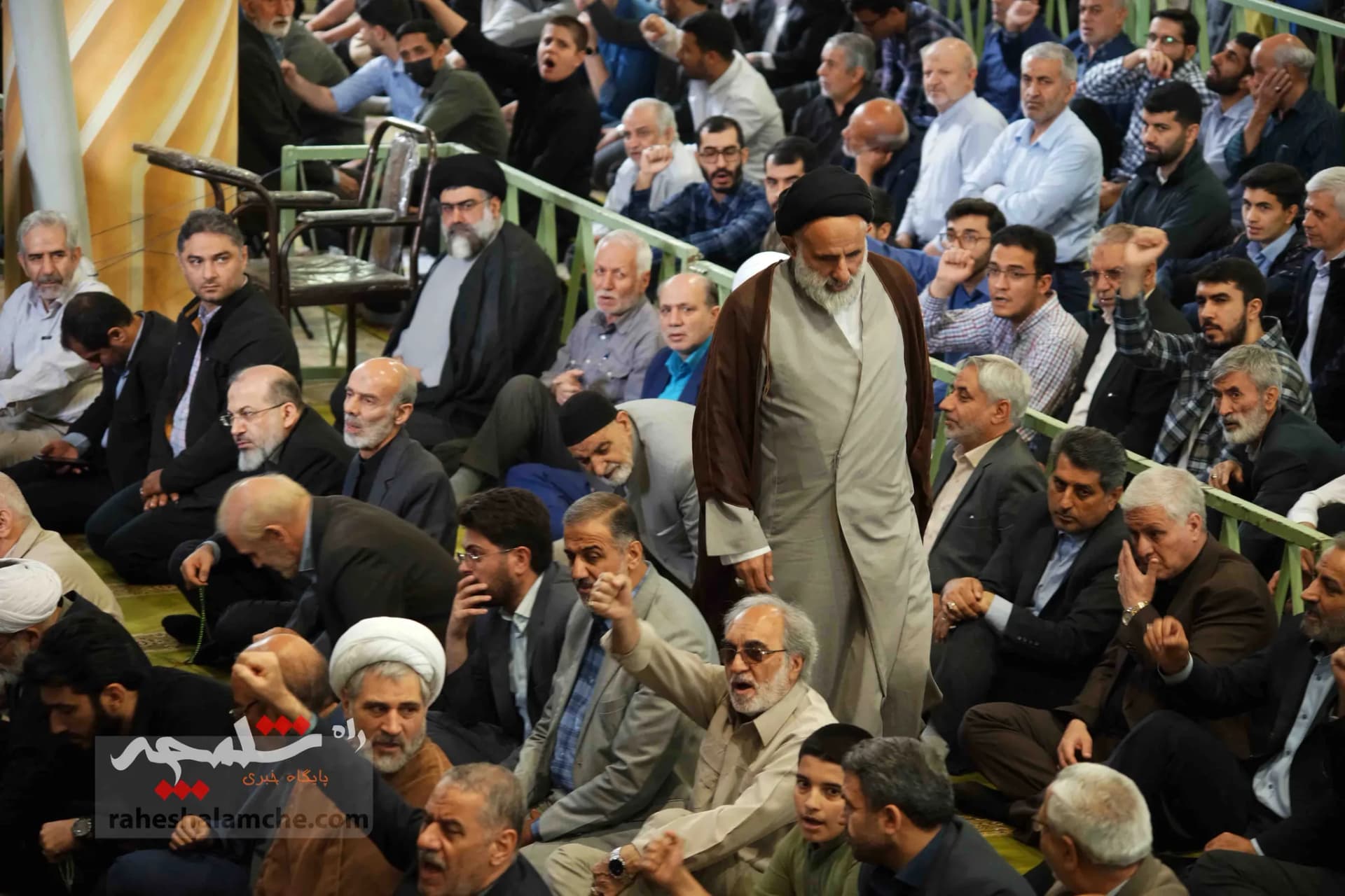 نماز جمعه این هفته تهران به امامت ابوترابی‌فرد برگزار شد +تصاویر — تصویر 43