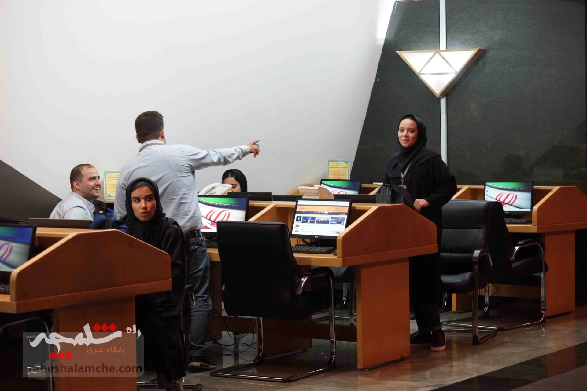 «روز خبرنگار» در مجلس چه گذشت؟ +تصاویر — تصویر 34