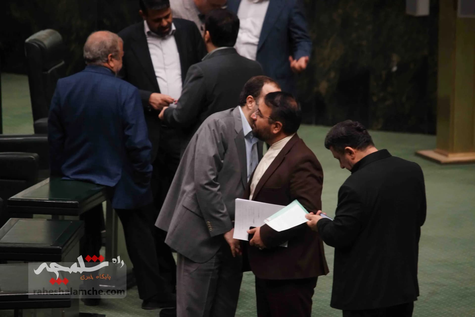 صحن علنی امروز مجلس پس از پاسخ موشکی ایران به اسرائیل +تصاویر — تصویر 6