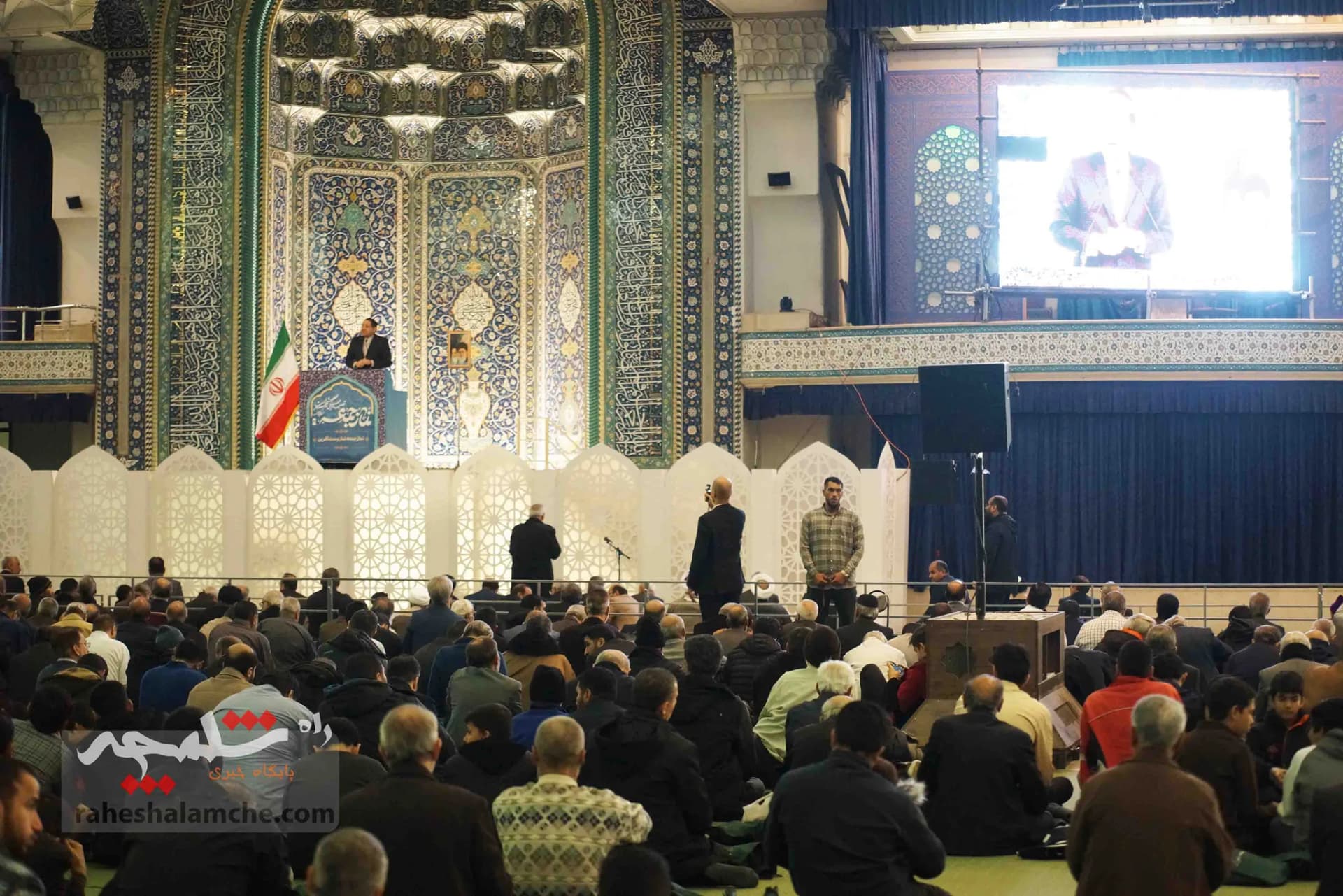 تصاویر نماز جمعه تهران در اولین روز زمستان 1402 — تصویر 6