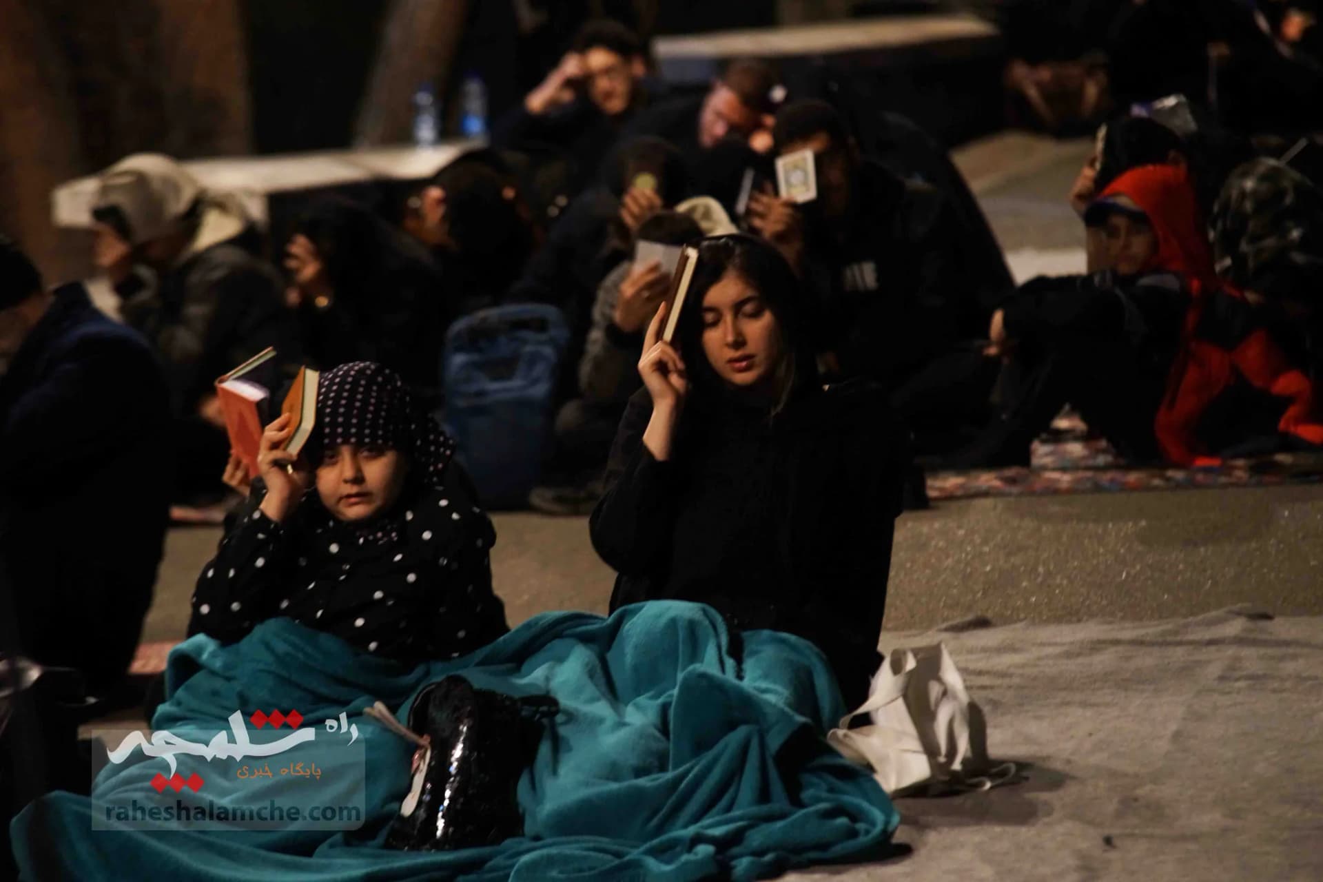 احیای شب بیست و سوم ماه رمضان در دانشگاه تهران +تصاویر — تصویر 24