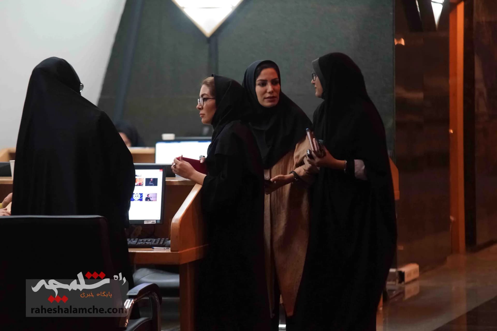 «روز خبرنگار» در مجلس چه گذشت؟ +تصاویر — تصویر 37