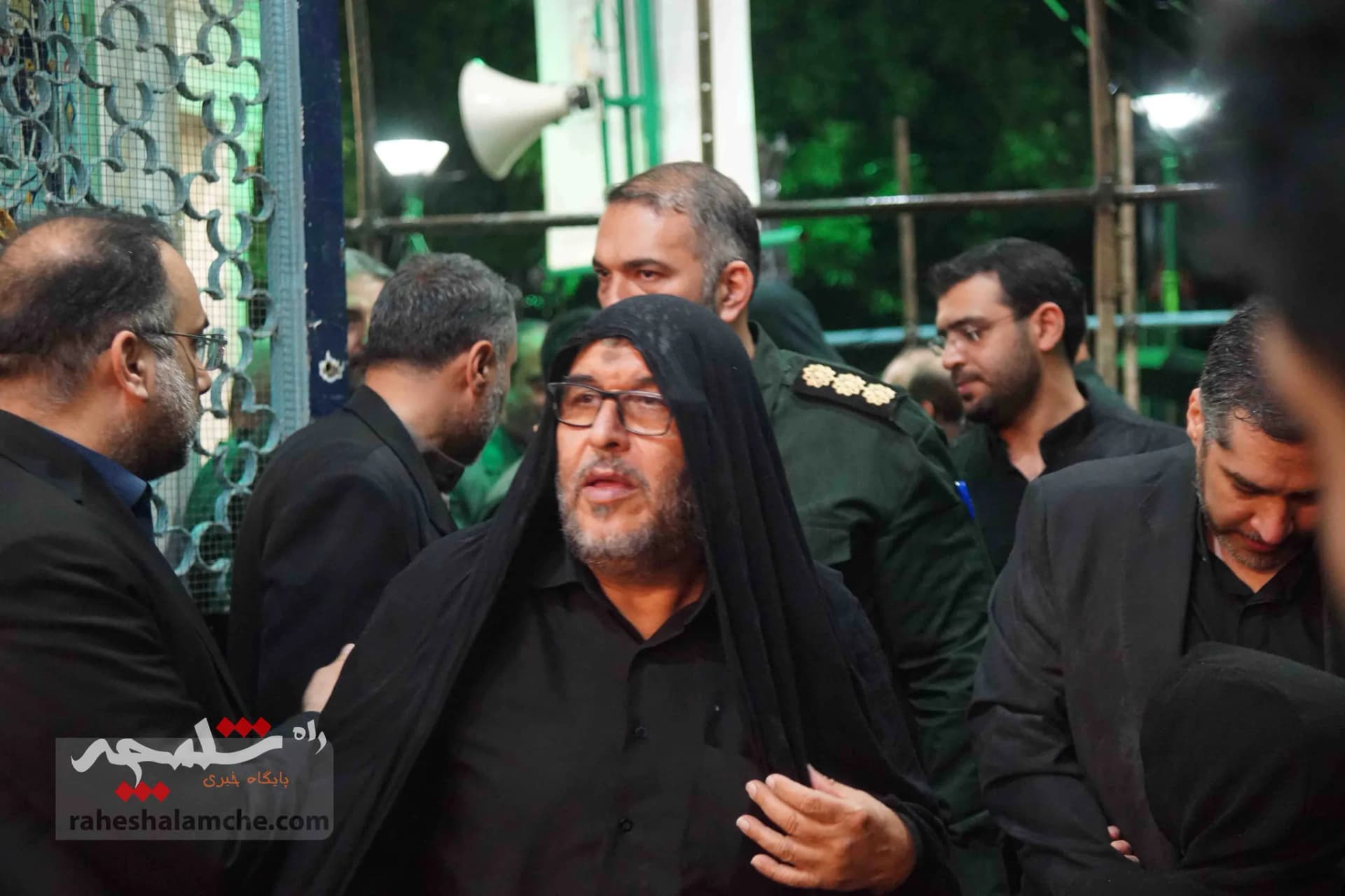 چه کسانی در مراسم گرامی‌داشت شهدای خدمت در مسجد ارک حضور داشتند؟ +تصاویر — تصویر 18