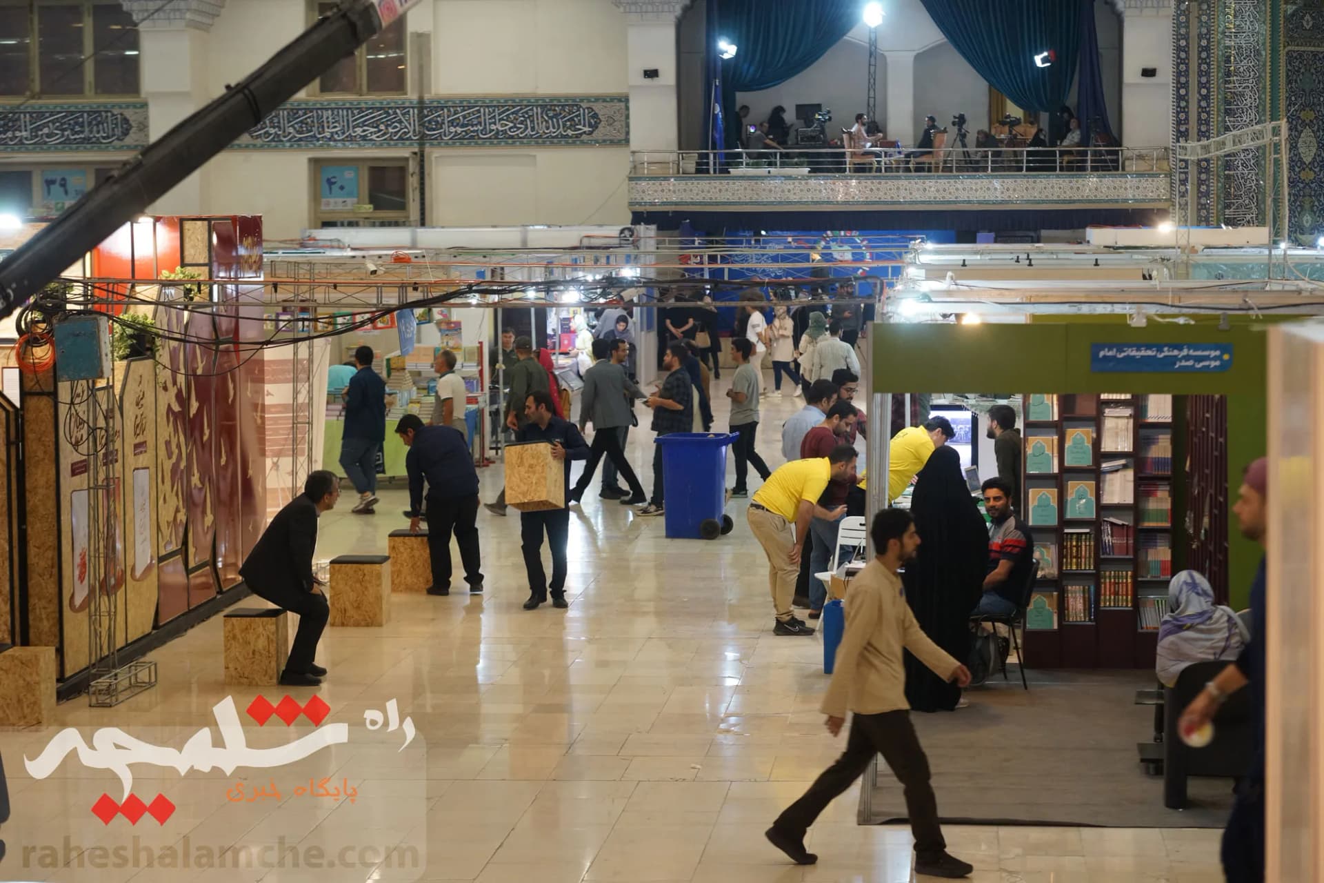 دومین روز نمایشگاه بین‌المللی کتاب برگزار شد +تصاویر — تصویر 32