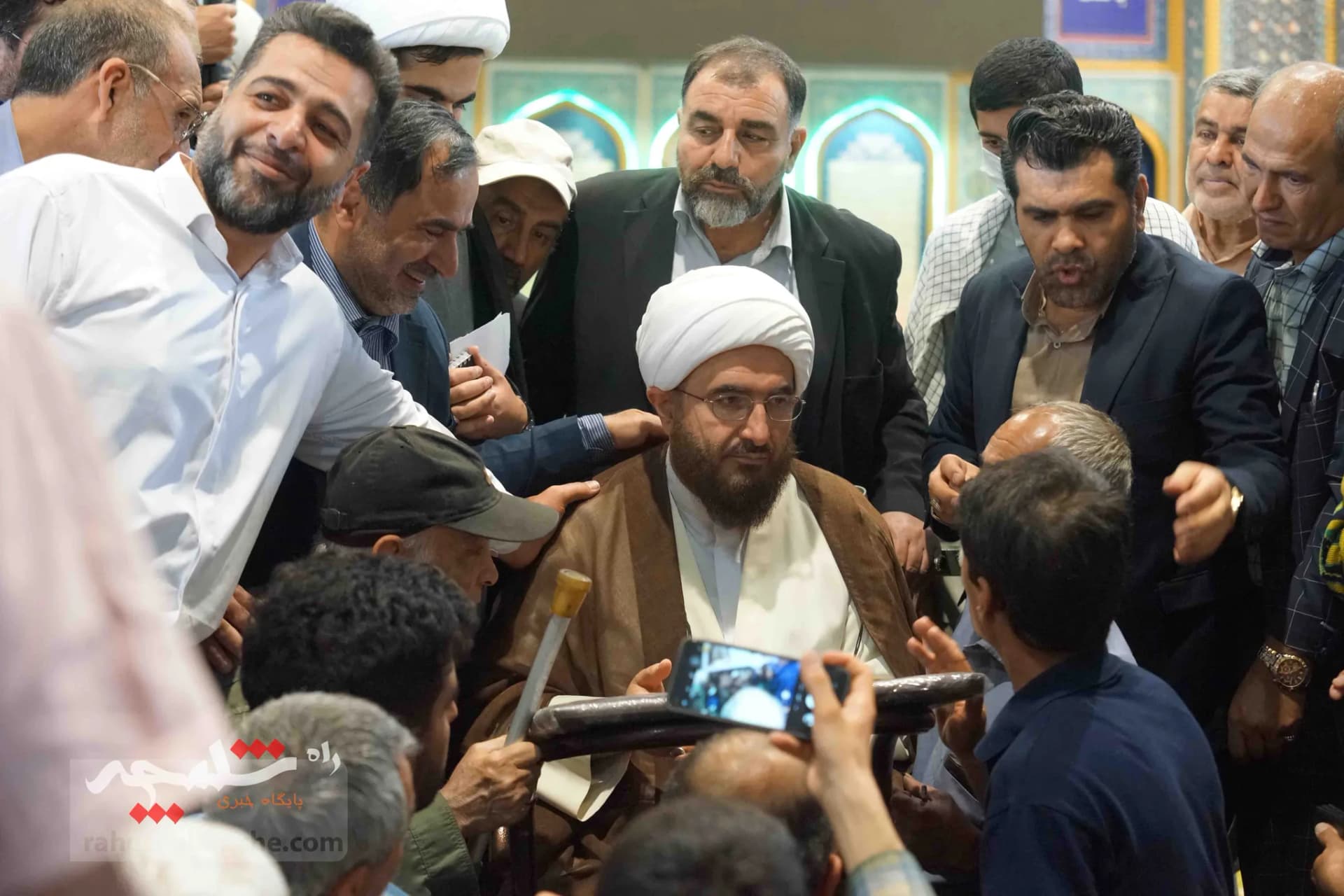 دیدار چهره به چهره امام جمعه موقت تهران با مردم +تصاویر — تصویر 22