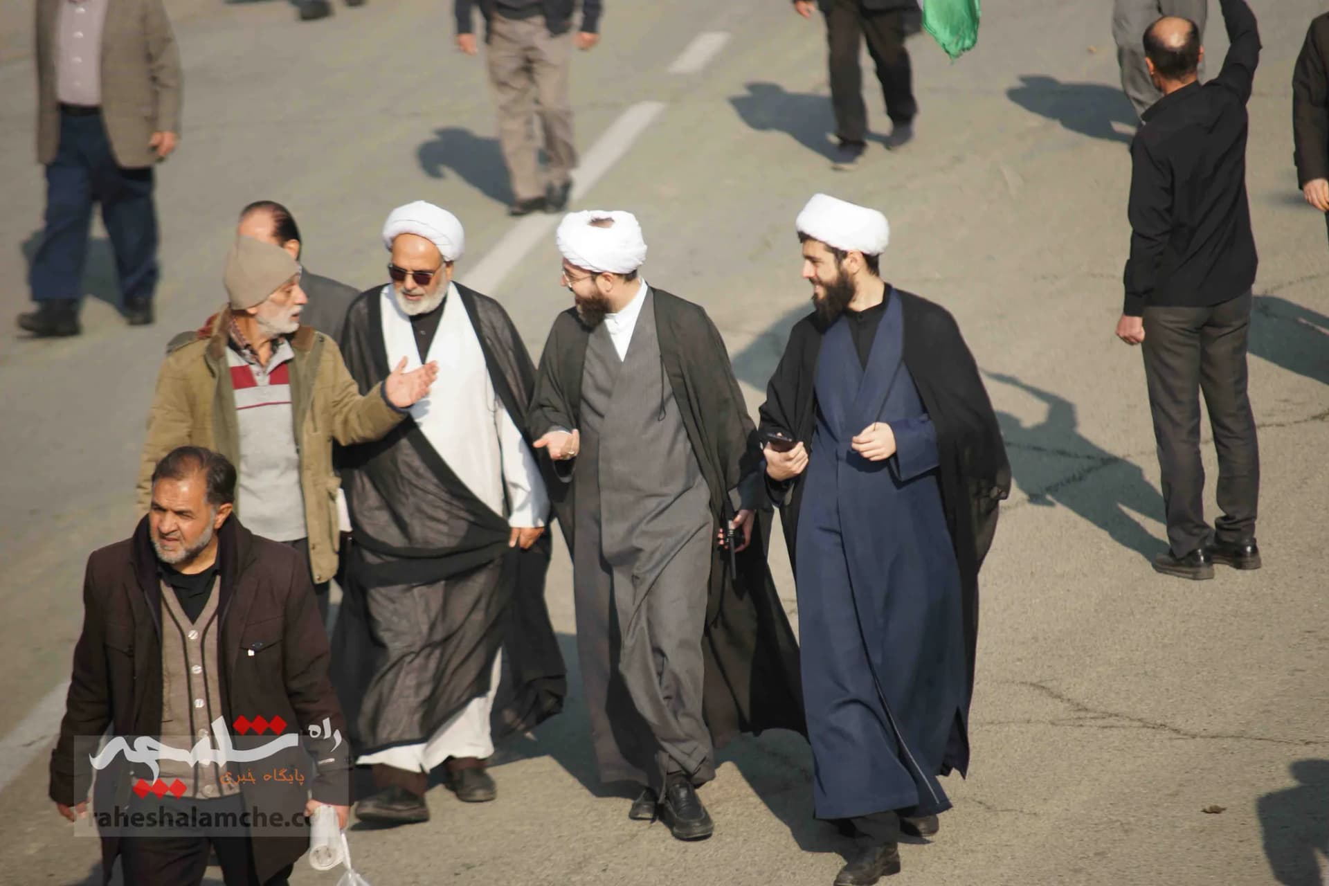 حضور پرشور دانش آموزان نمازگزار این هفته نماز جمعه تهران +تصاویر — تصویر 61