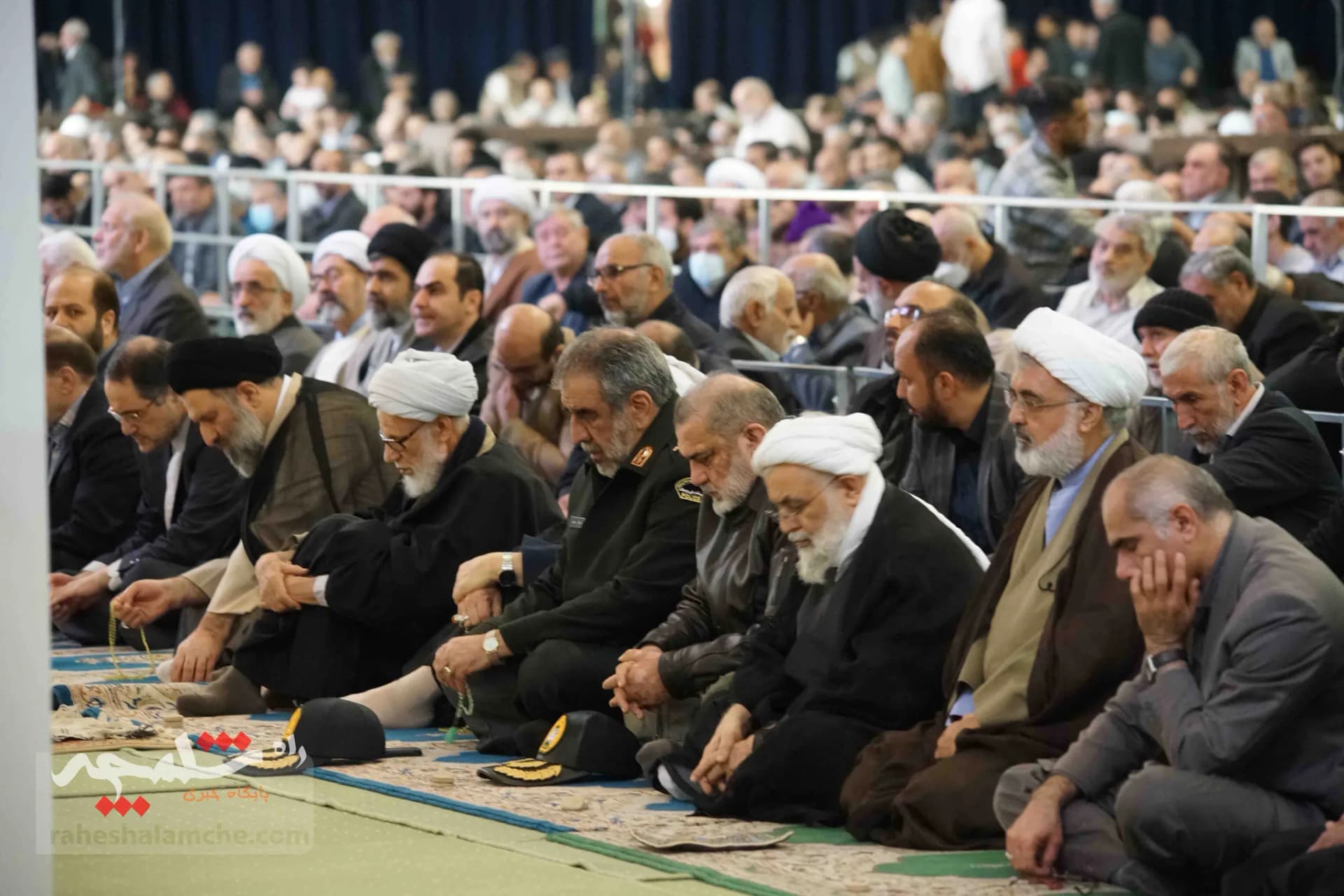 تصاویر نماز جمعه تهران در اولین روز زمستان 1402 — تصویر 26