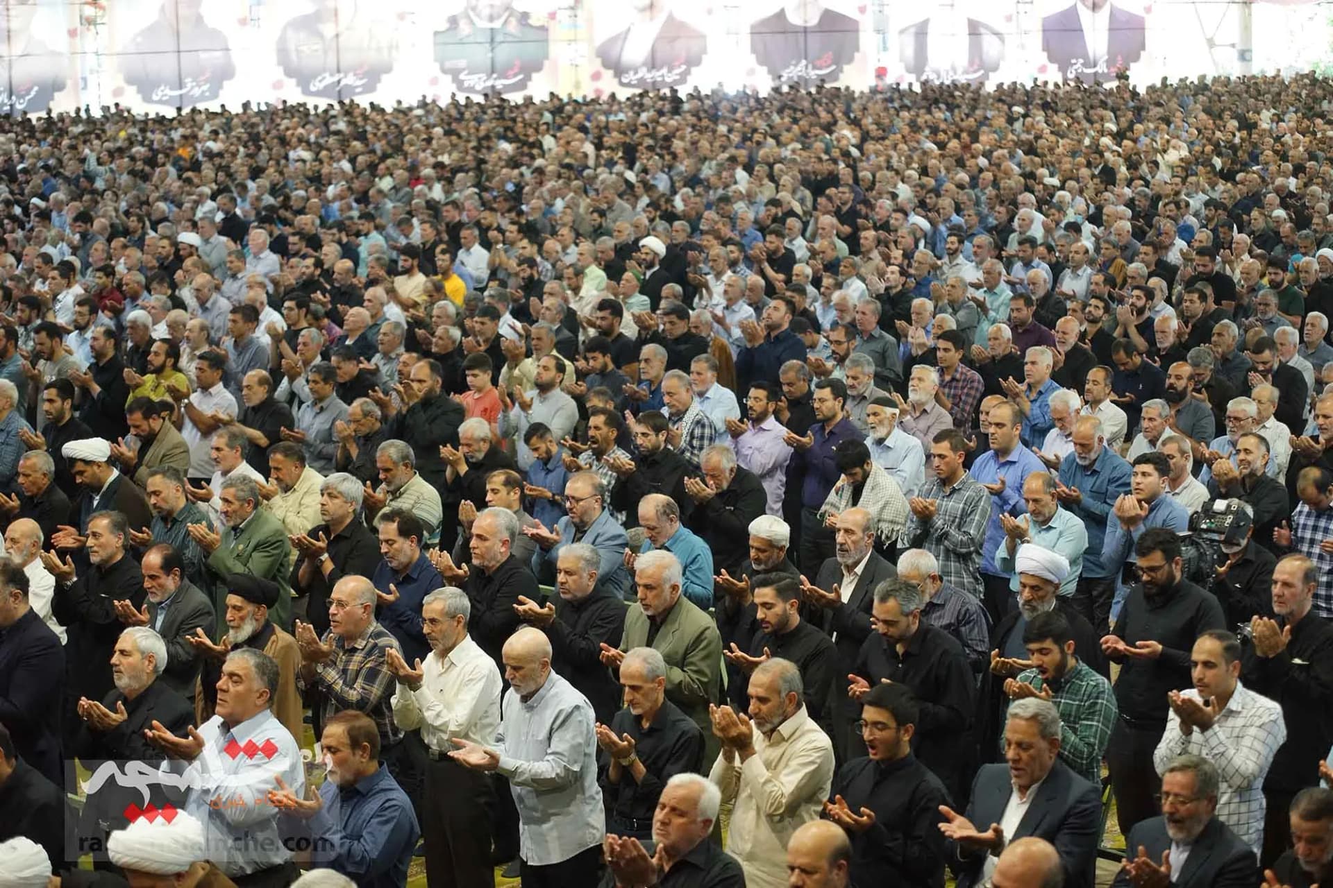 نماز جمعه این هفته تهران به امامت صدیقی برگزار شد +تصاویر — تصویر 59