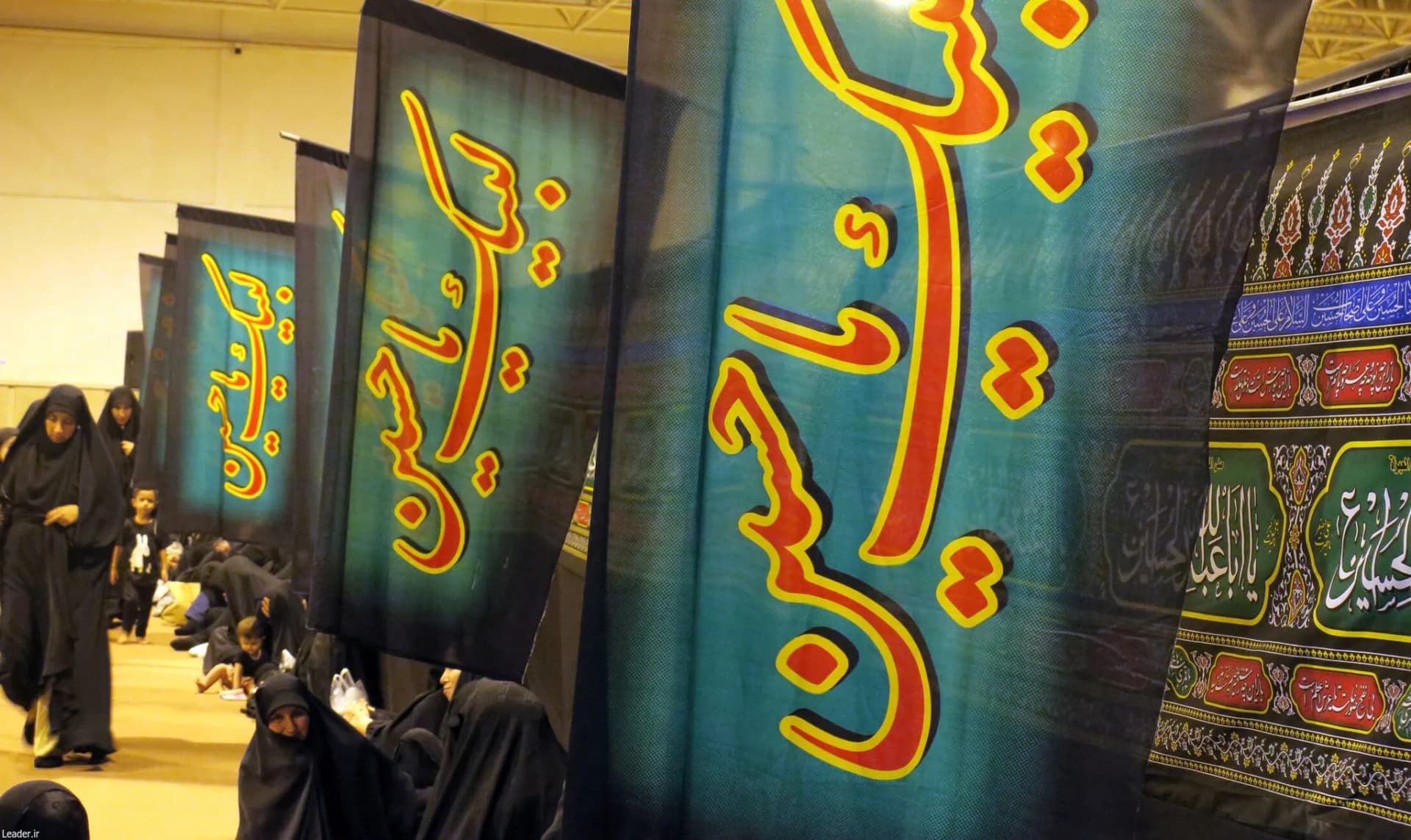 مراسم عزاداری شب تاسوعای حسینی با حضور رهبر انقلاب +تصاویر — تصویر 65