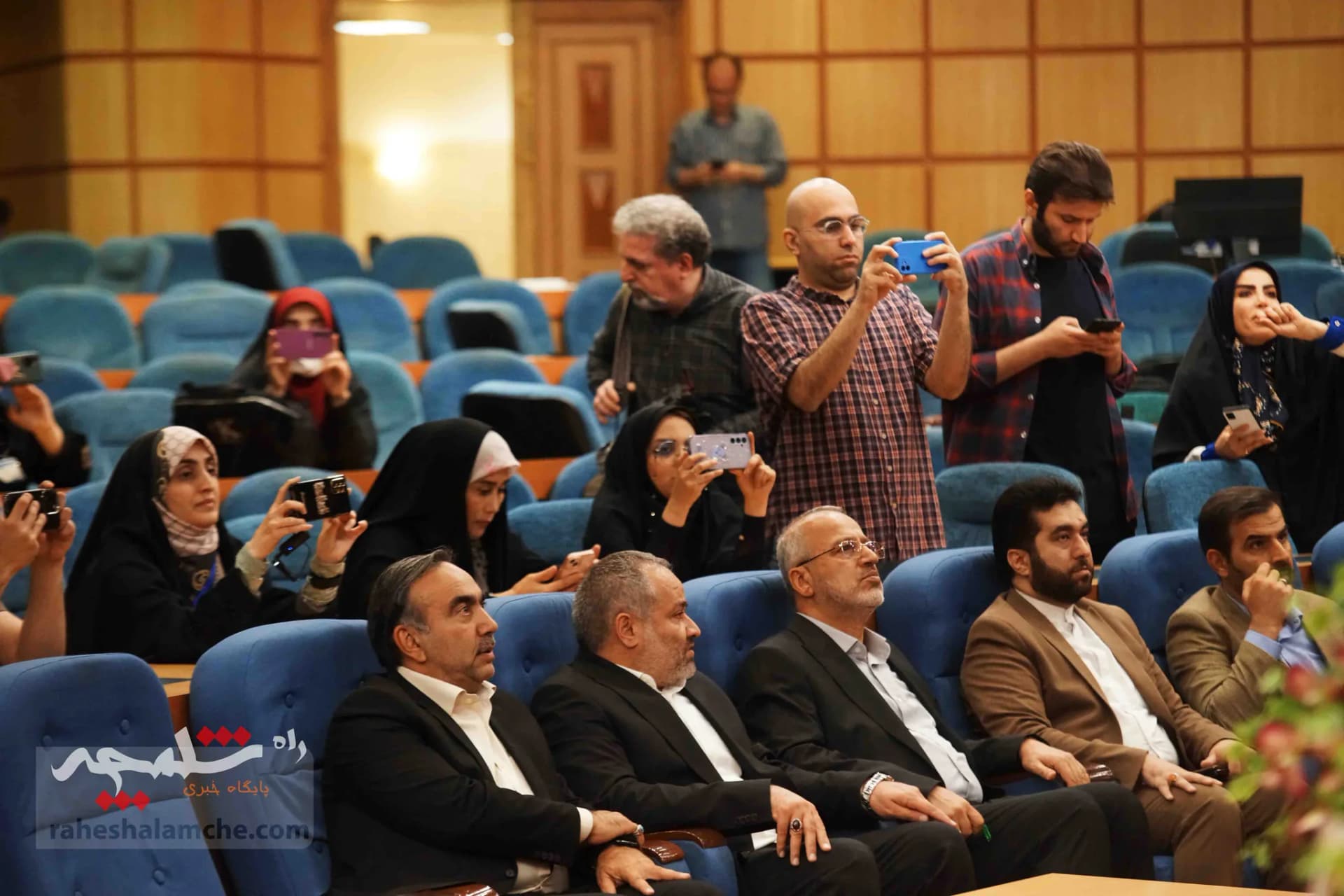 روز رایگیری در ستاد انتخابات وزارت کشور +تصاویر — تصویر 36