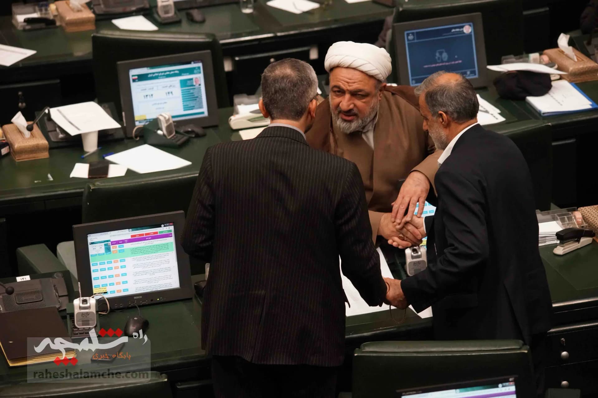 پزشکیان با حضور در خانه ملت، لایحه بودجه 1404 را تقدیم مجلس کرد +تصاویر — تصویر 54
