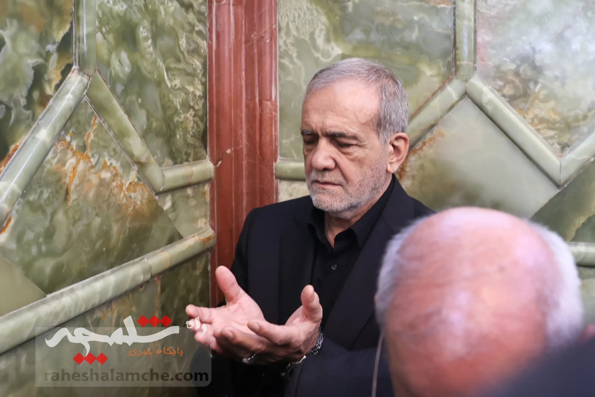 تشرف پزشکیان به حرم مطهر حضرت علی (ع) +تصاویر — تصویر 6