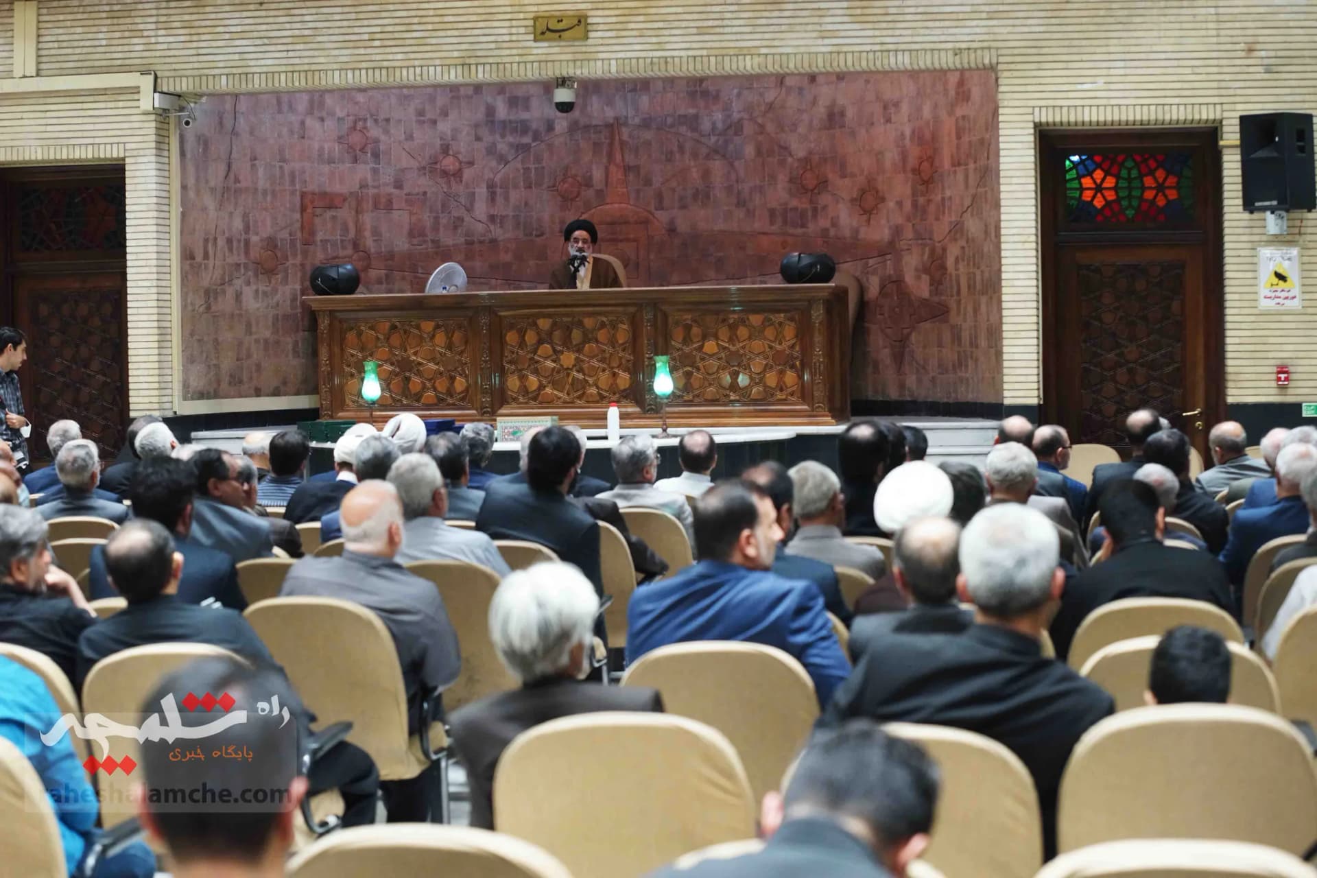 همه شخصیتهایی که در مراسم ختم مادر زریبافان شرکت کرده بودند +تصاویر — تصویر 62