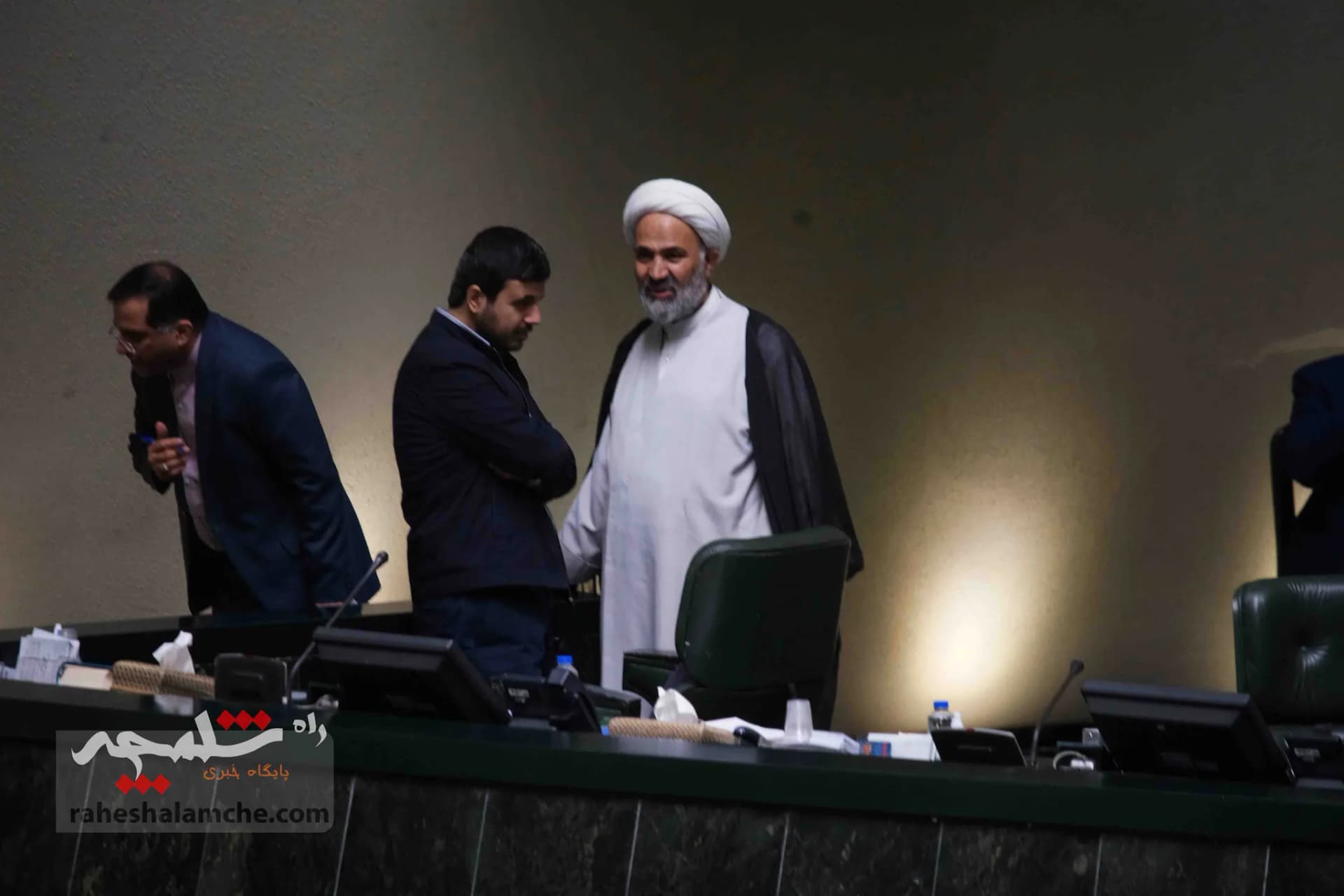صحن علنی امروز مجلس پس از پاسخ موشکی ایران به اسرائیل +تصاویر — تصویر 12