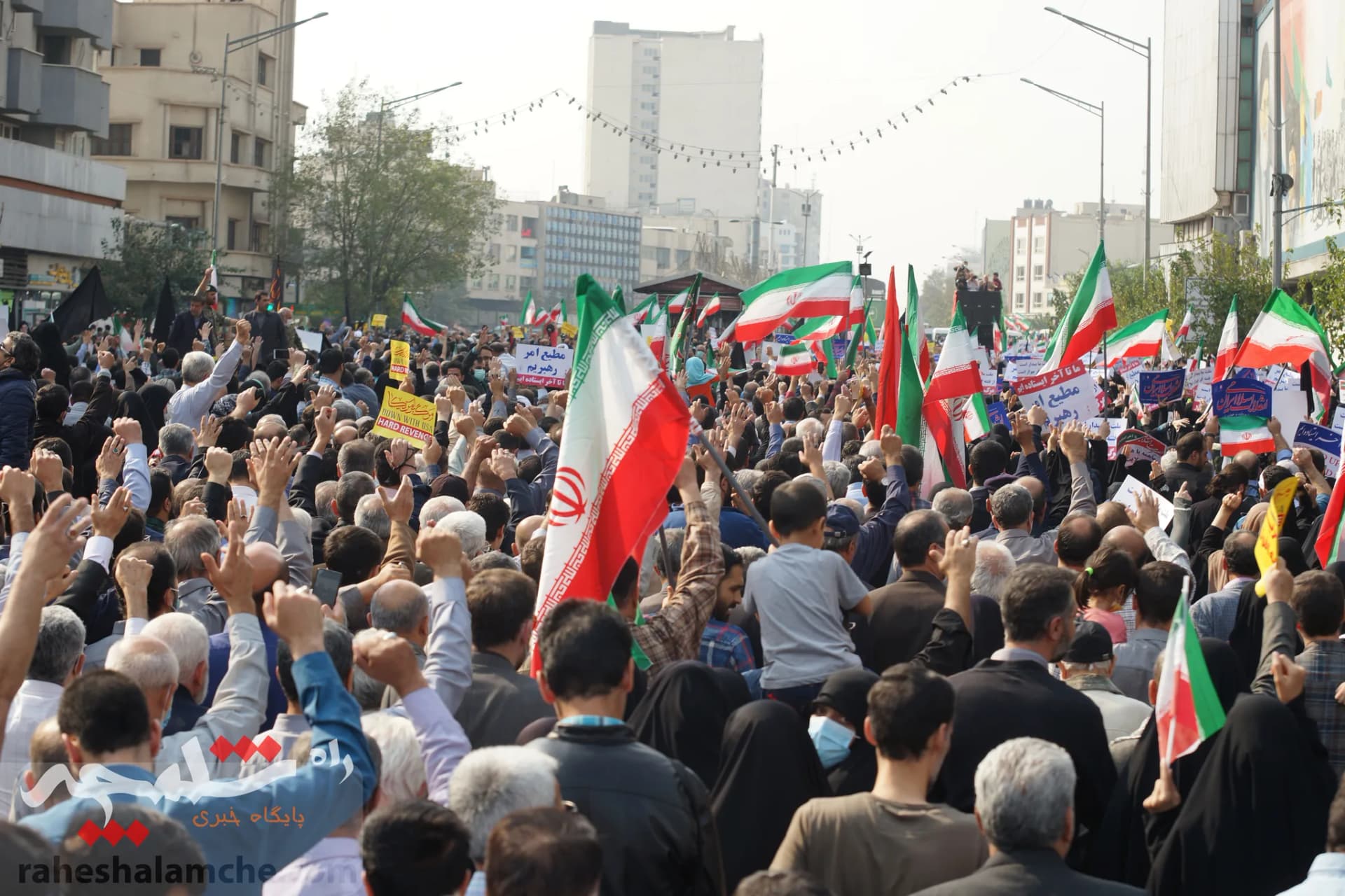 راهپیمایی عظیم تهرانیها با شعار؛ «سپاه انقلابی، انتقام انتقام» +تصاویر — تصویر 36