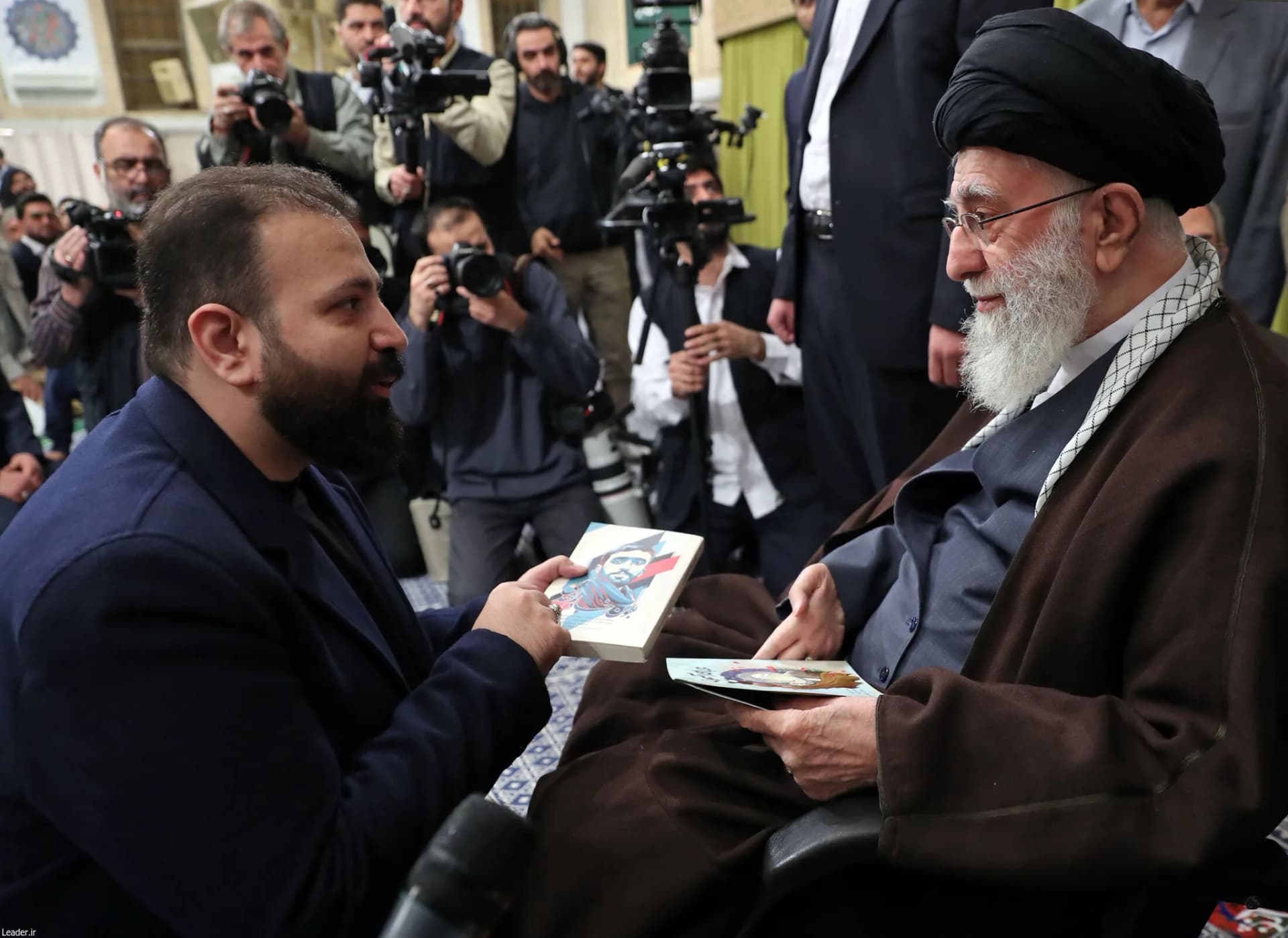 دیدار شاعران با رهبر انقلاب +تصاویر — تصویر 4
