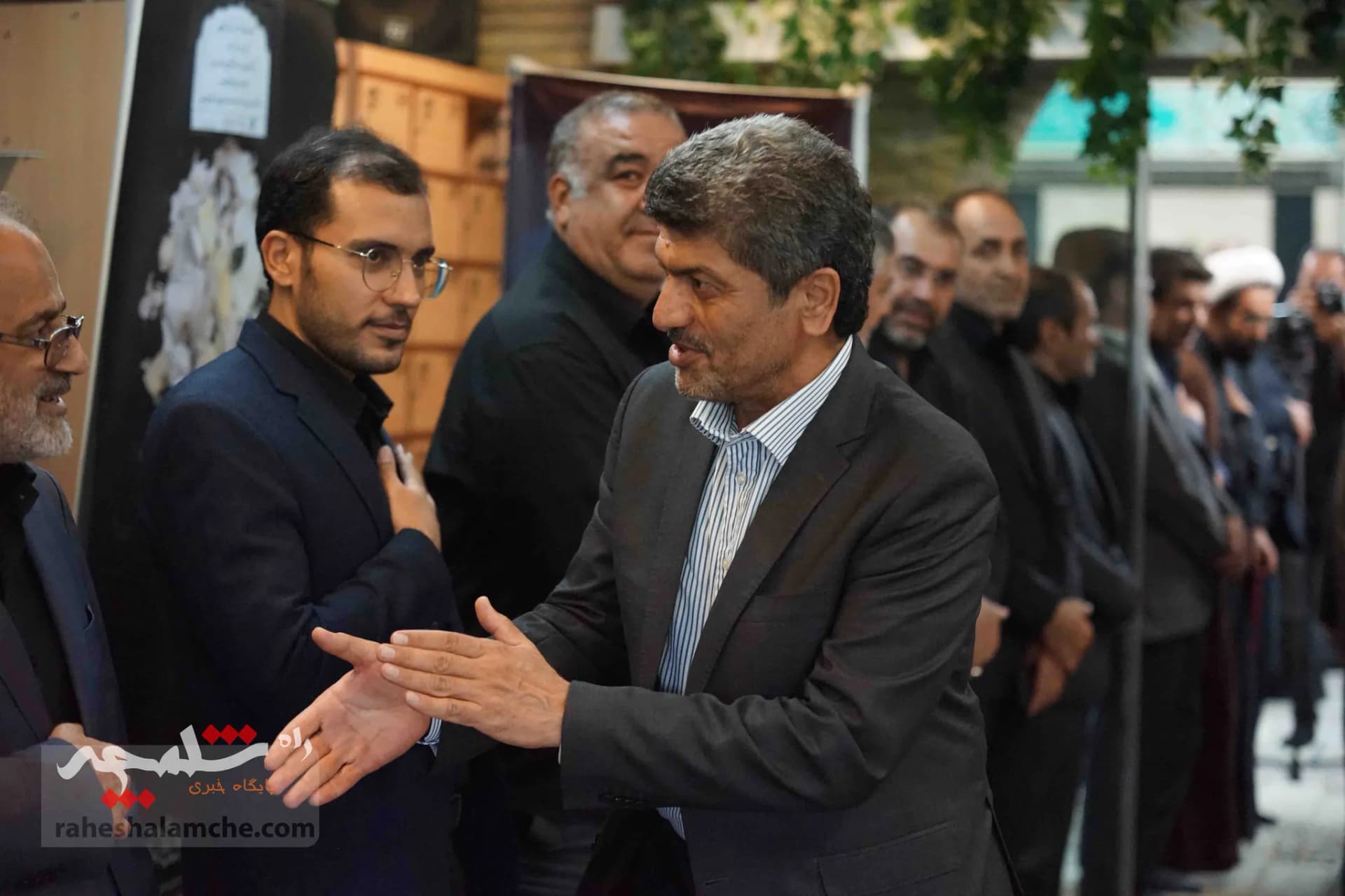 احمدینژادیها برای ختم همسر مرتضی تمدن سنگ تمام گذاشتند +تصاویر — تصویر 97