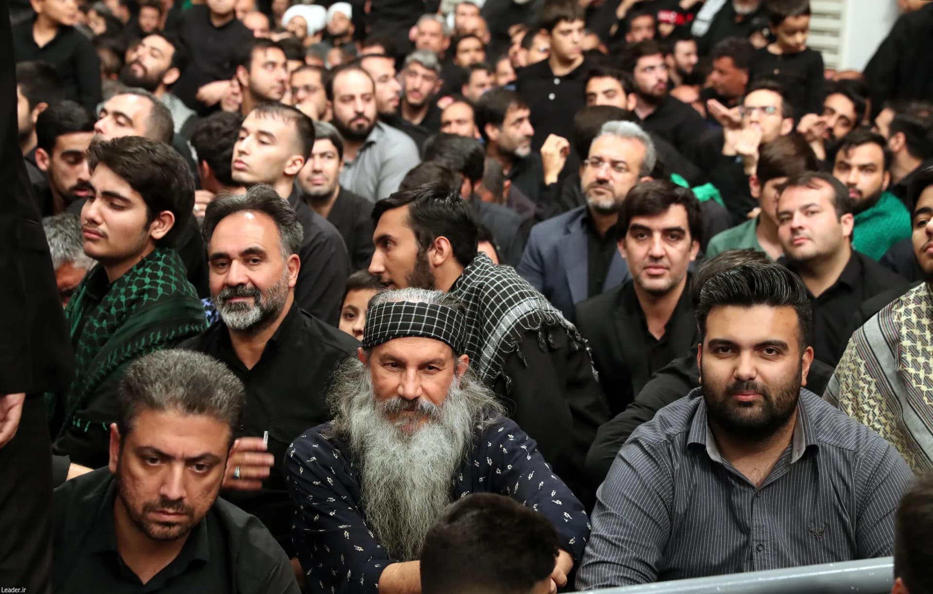 مراسم شام غریبان سیدالشهد(ع) با حضور رهبر انقلاب +تصاویر — تصویر 58