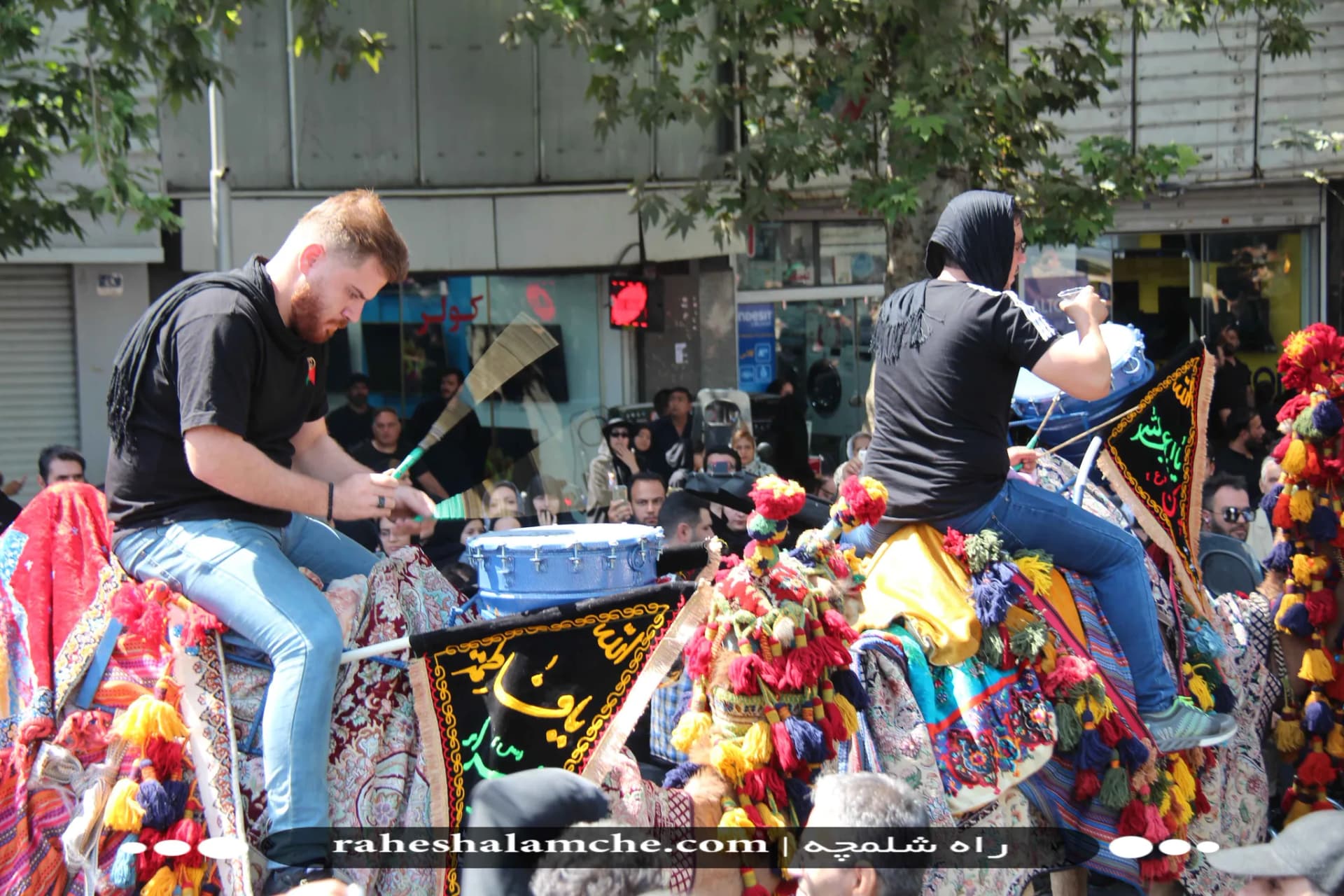 بزرگ ترین کاروان علامت کشی و دسته عزاداری بنیاسد در تهران/ تصاویر — تصویر 14