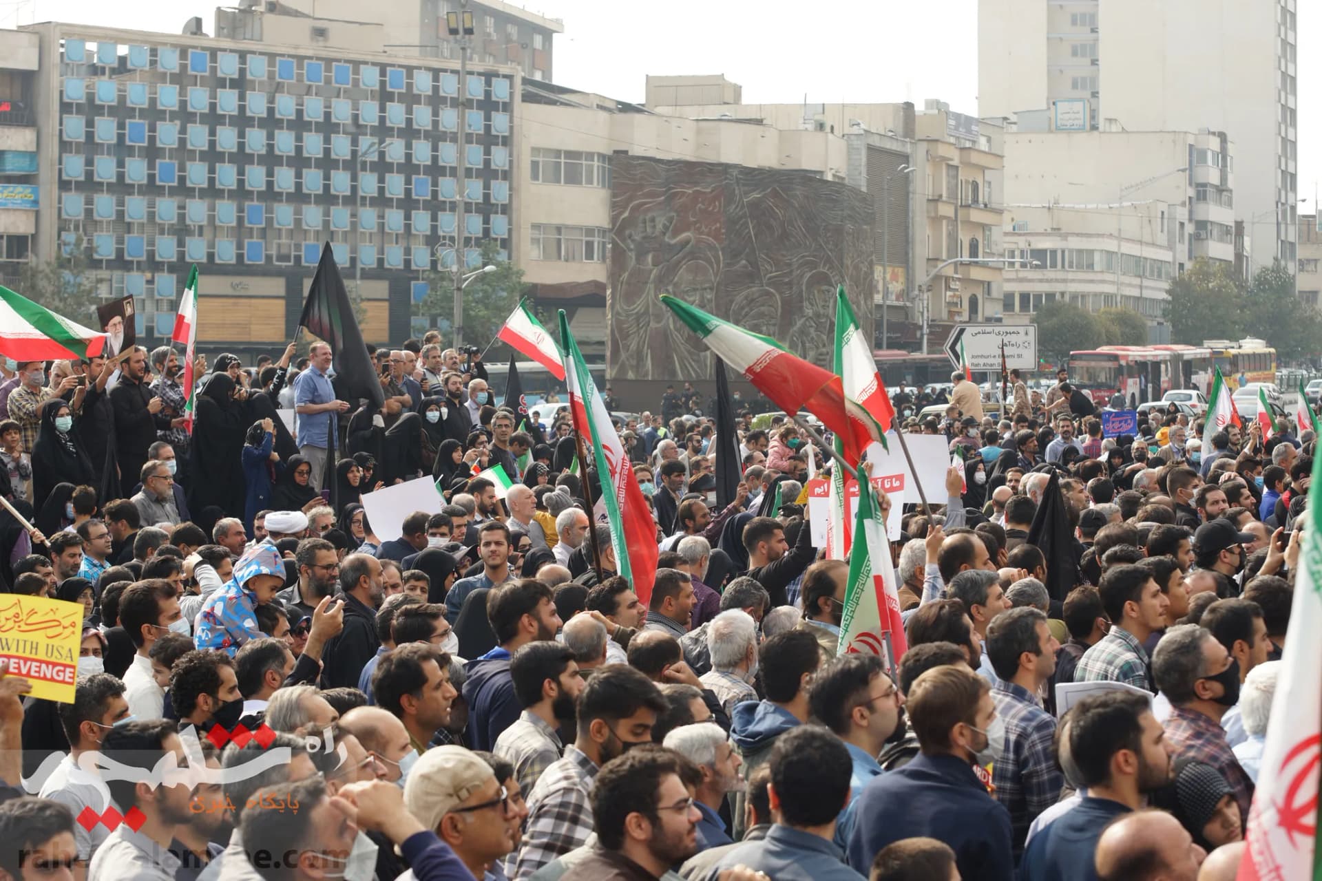 راهپیمایی عظیم تهرانیها با شعار؛ «سپاه انقلابی، انتقام انتقام» +تصاویر — تصویر 51