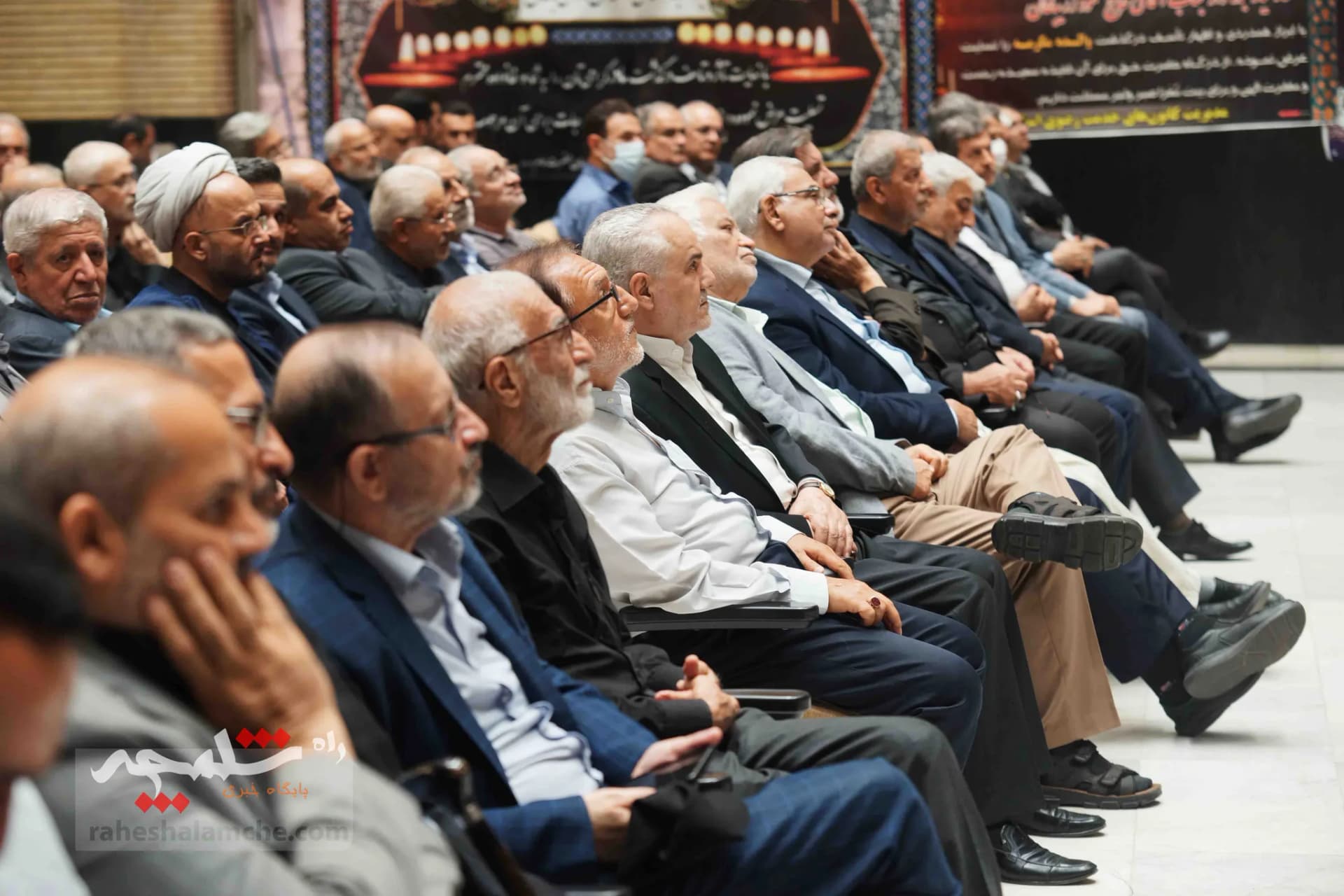 همه شخصیتهایی که در مراسم ختم مادر زریبافان شرکت کرده بودند +تصاویر — تصویر 72