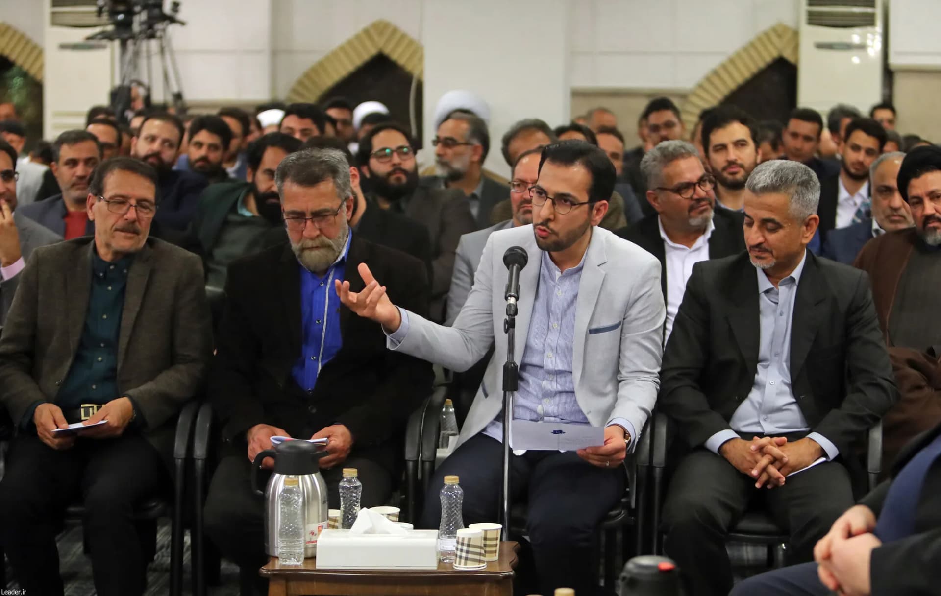 دیدار شاعران با رهبر انقلاب +تصاویر2 — تصویر 31