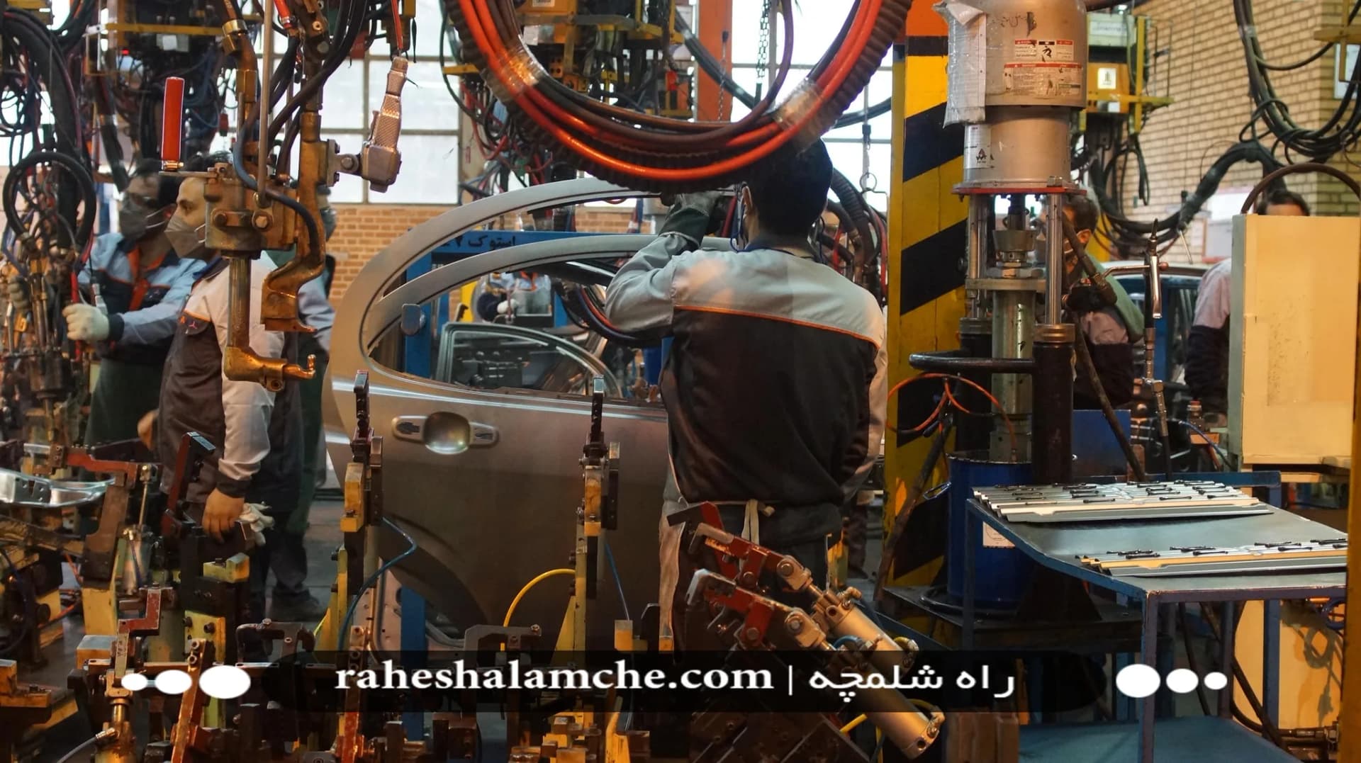 افتتاح بزرگترین خط پرس رباتیک بدنه خودرو کشور با حضور عضو هیئت رئیسه مجلس +تصاویر — تصویر 36