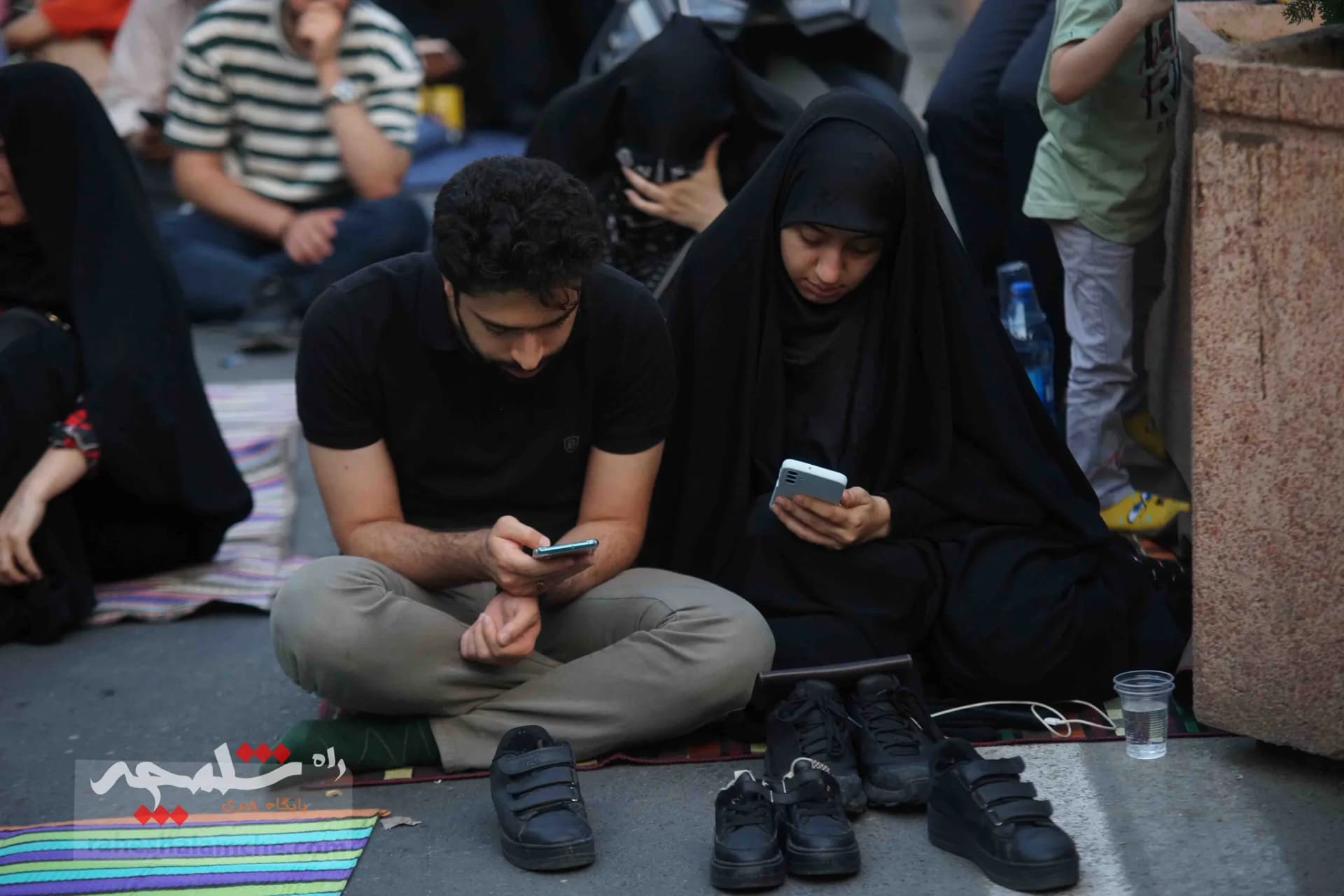 طنین دعای پرفیض عرفه در خیابان 17 شهریور تهران — تصویر 22