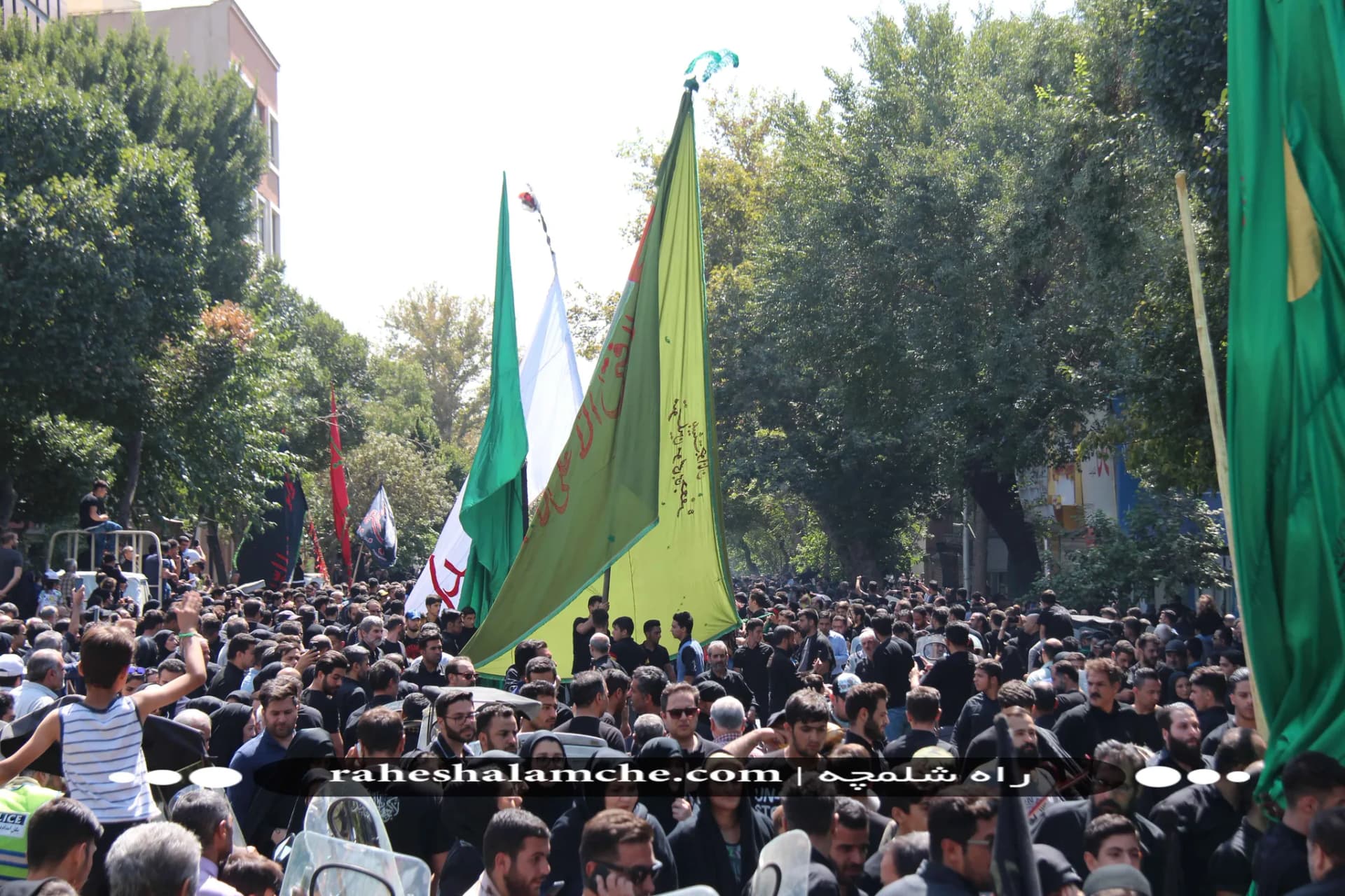 بزرگ ترین کاروان علامت کشی و دسته عزاداری بنیاسد در تهران/ تصاویر — تصویر 33