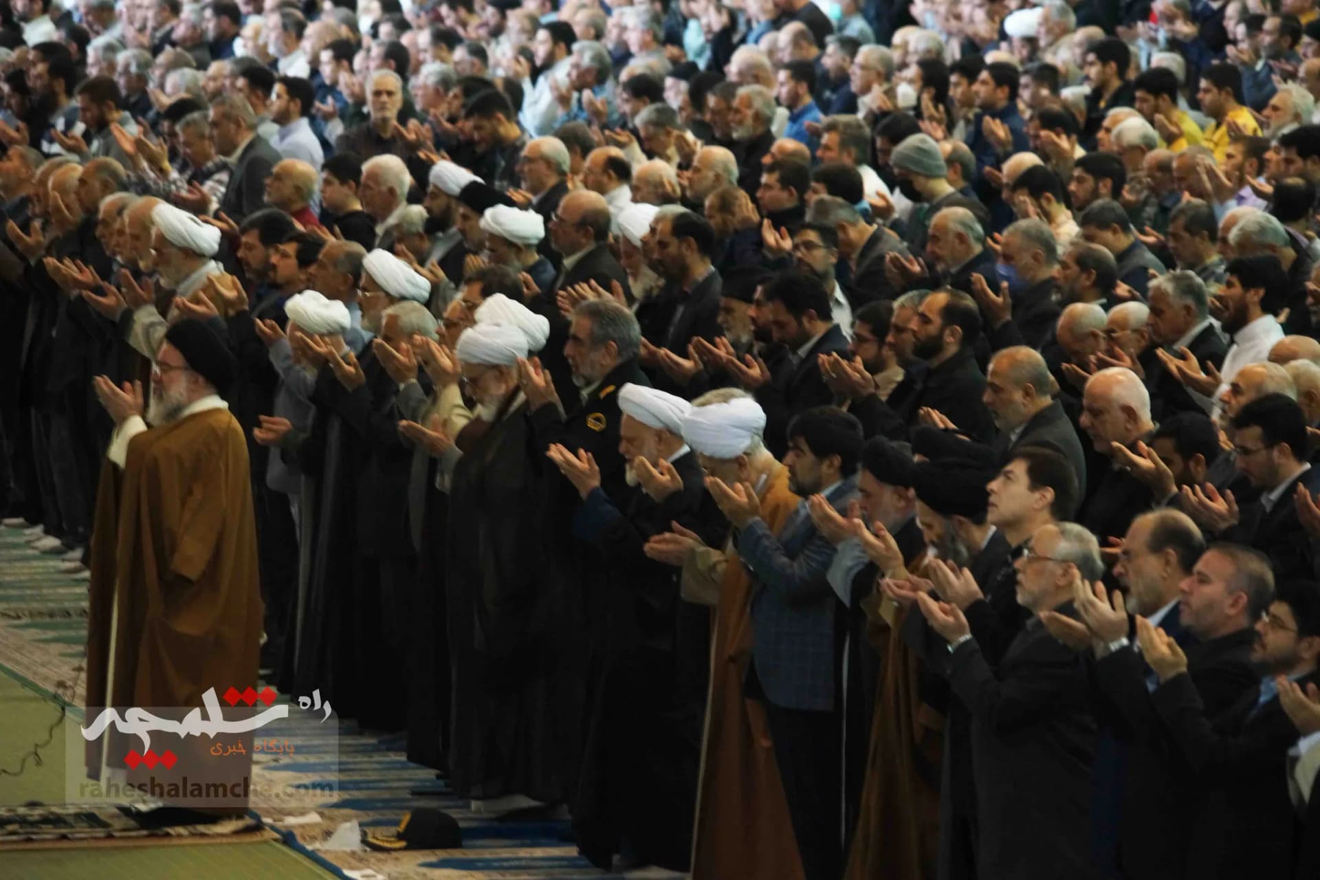 نمازجمعه این هفته تهران به امامت آیتالله خاتمی برگزار شد +تصاویر — تصویر 40