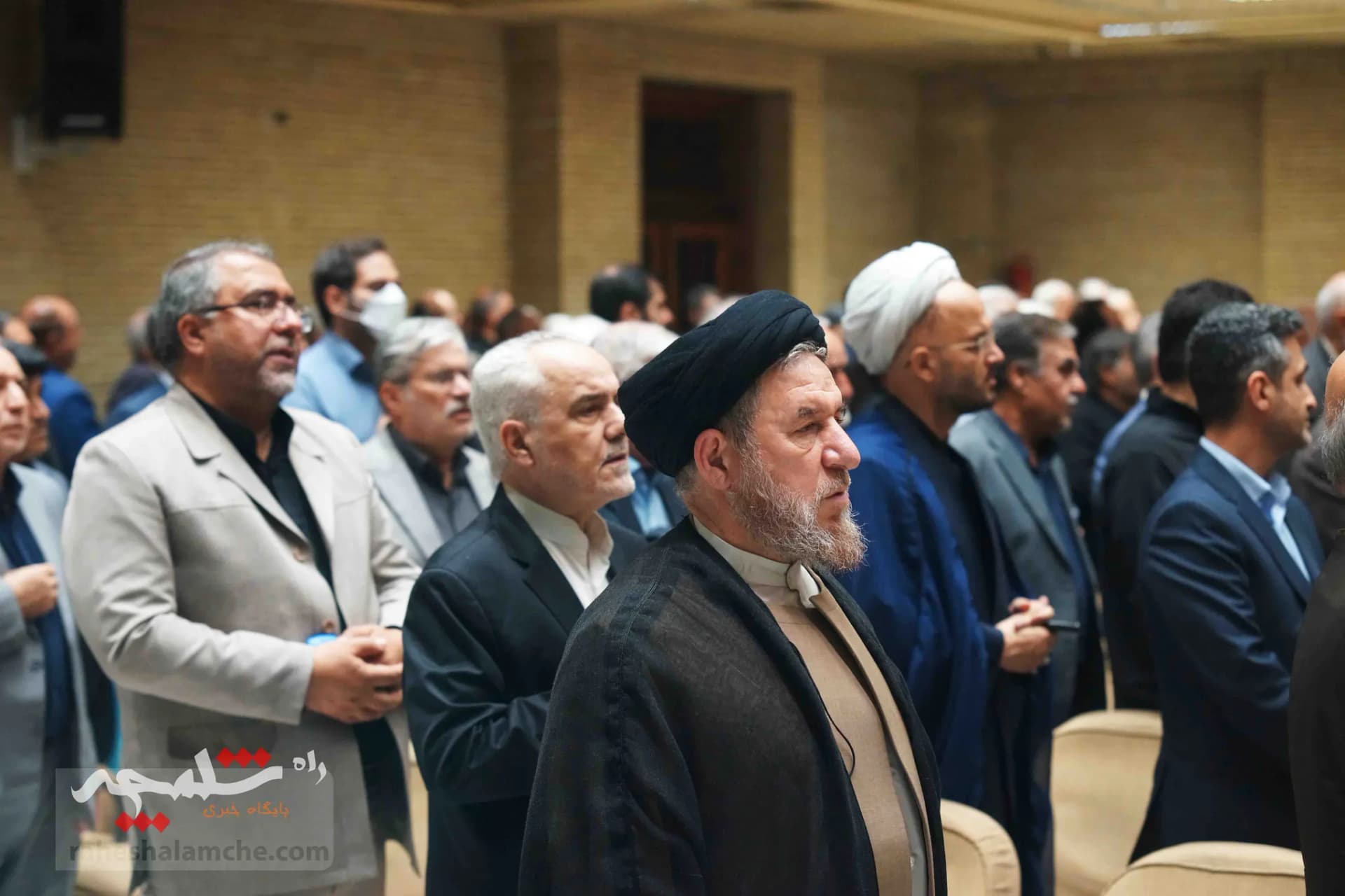 همه شخصیتهایی که در مراسم ختم مادر زریبافان شرکت کرده بودند +تصاویر — تصویر 91