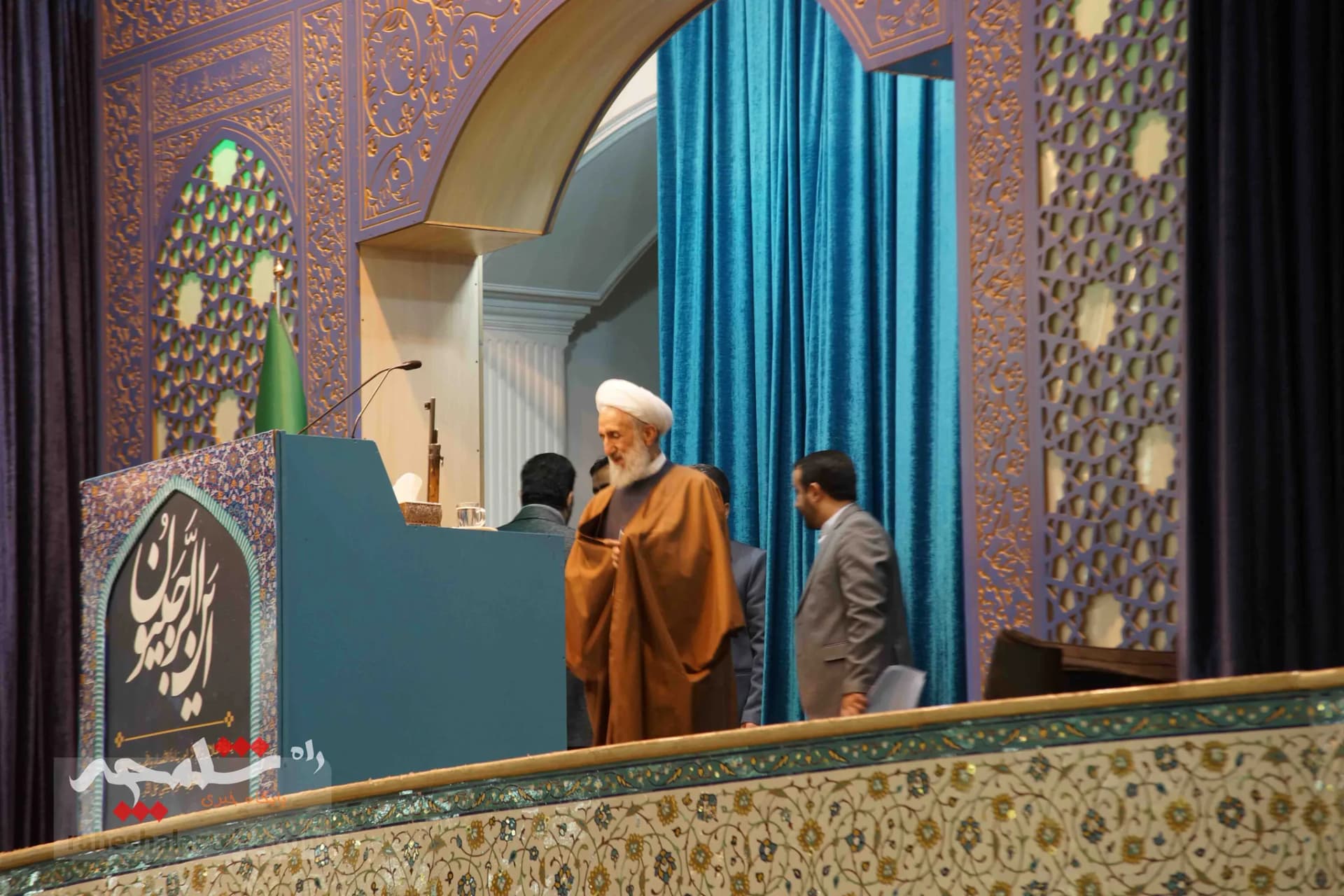 حضور پررنگ جوانان و نوجوانان در نماز جمعه تهران +تصاویر — تصویر 11