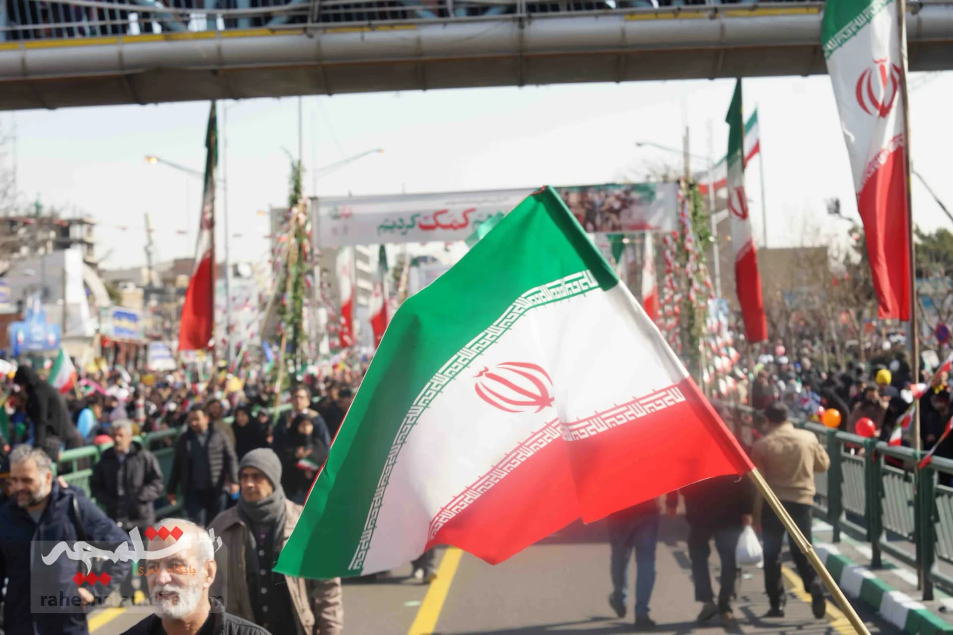 خروش ملت استوار ایران اسلامی در جشن ۴۴سالگی انقلاب اسلامی +تصاویر — تصویر 12