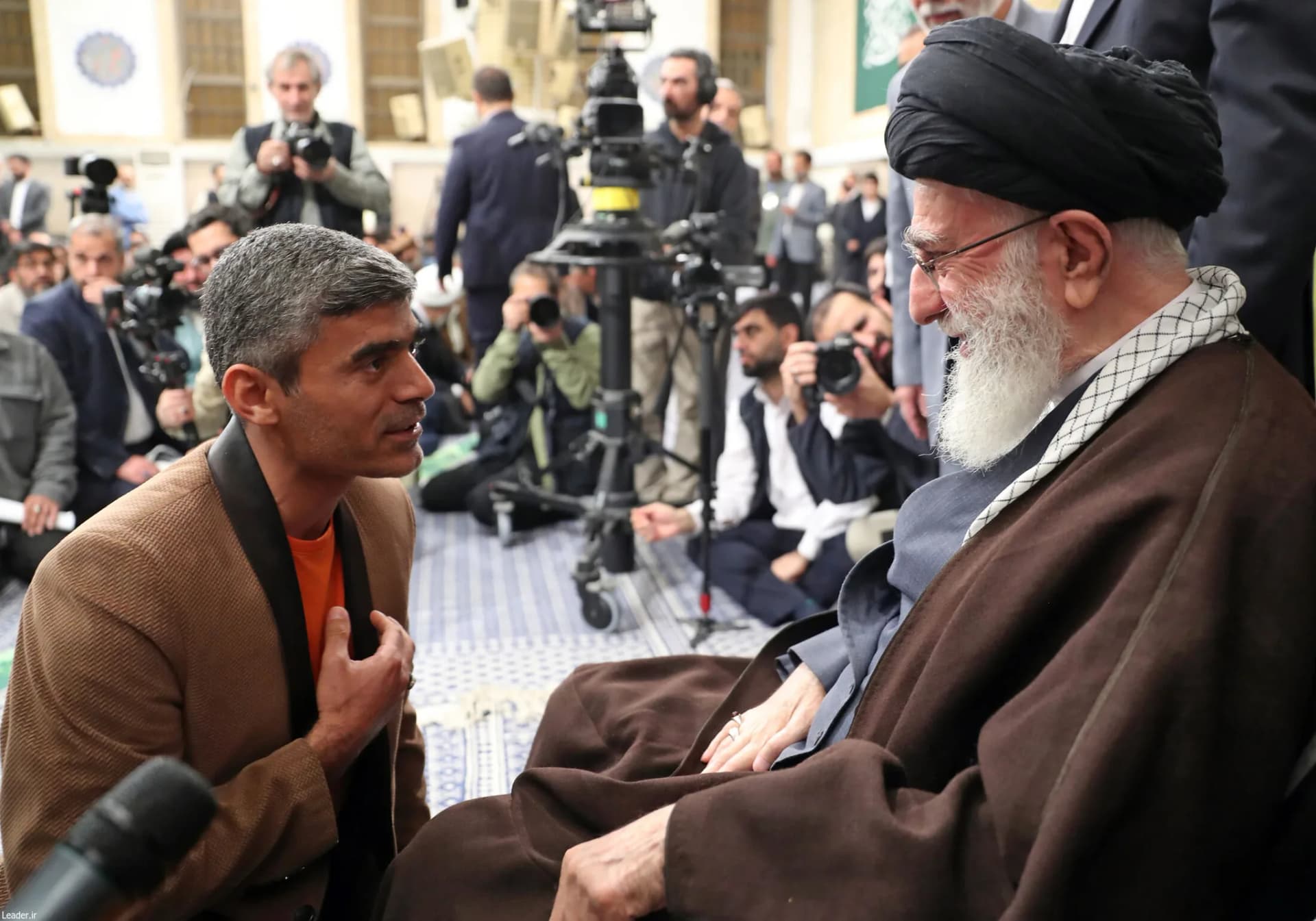 دیدار شاعران با رهبر انقلاب +تصاویر2 — تصویر 8