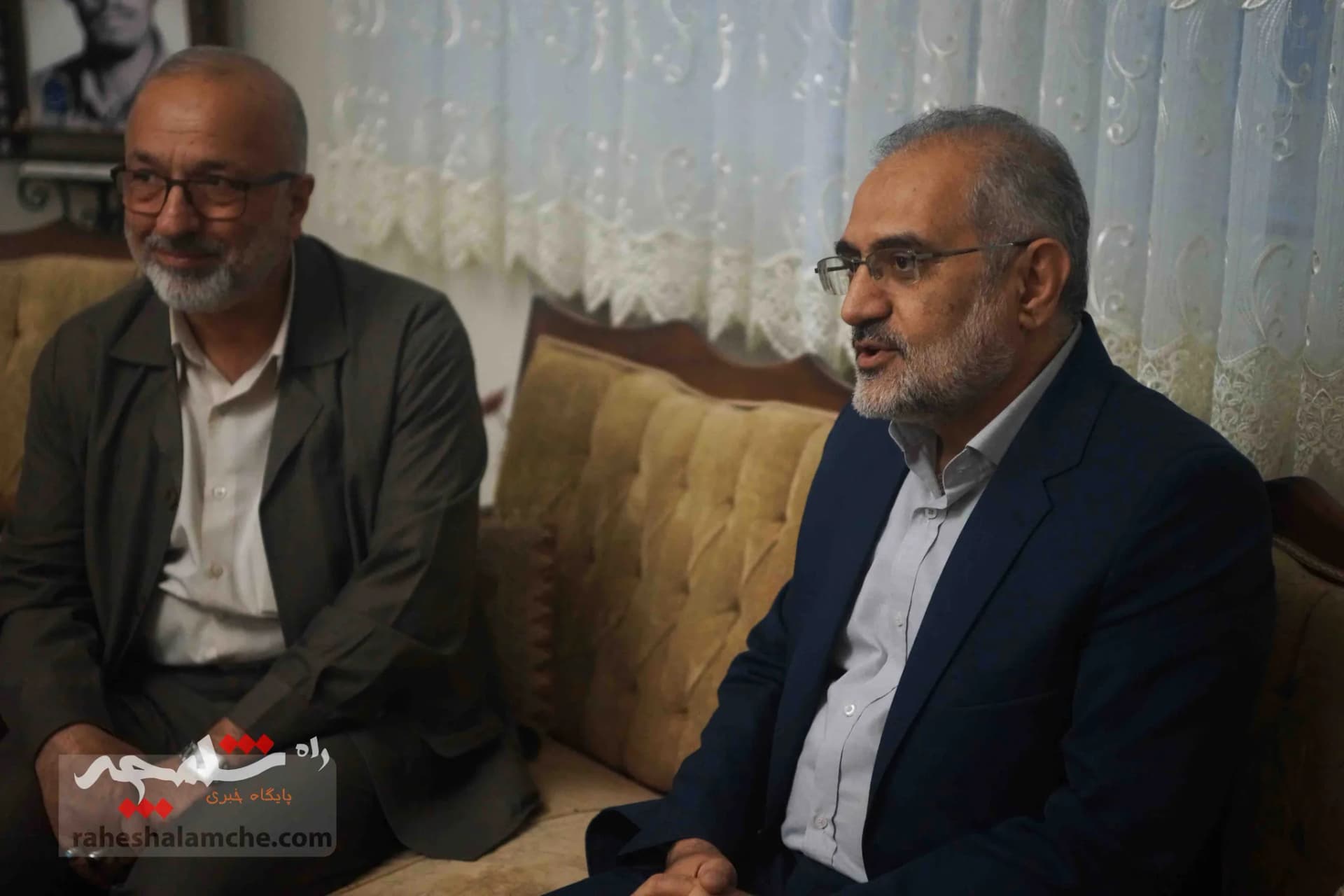 حضور سیدمحمد حسینی در منزل سه شهید +تصاویر — تصویر 11