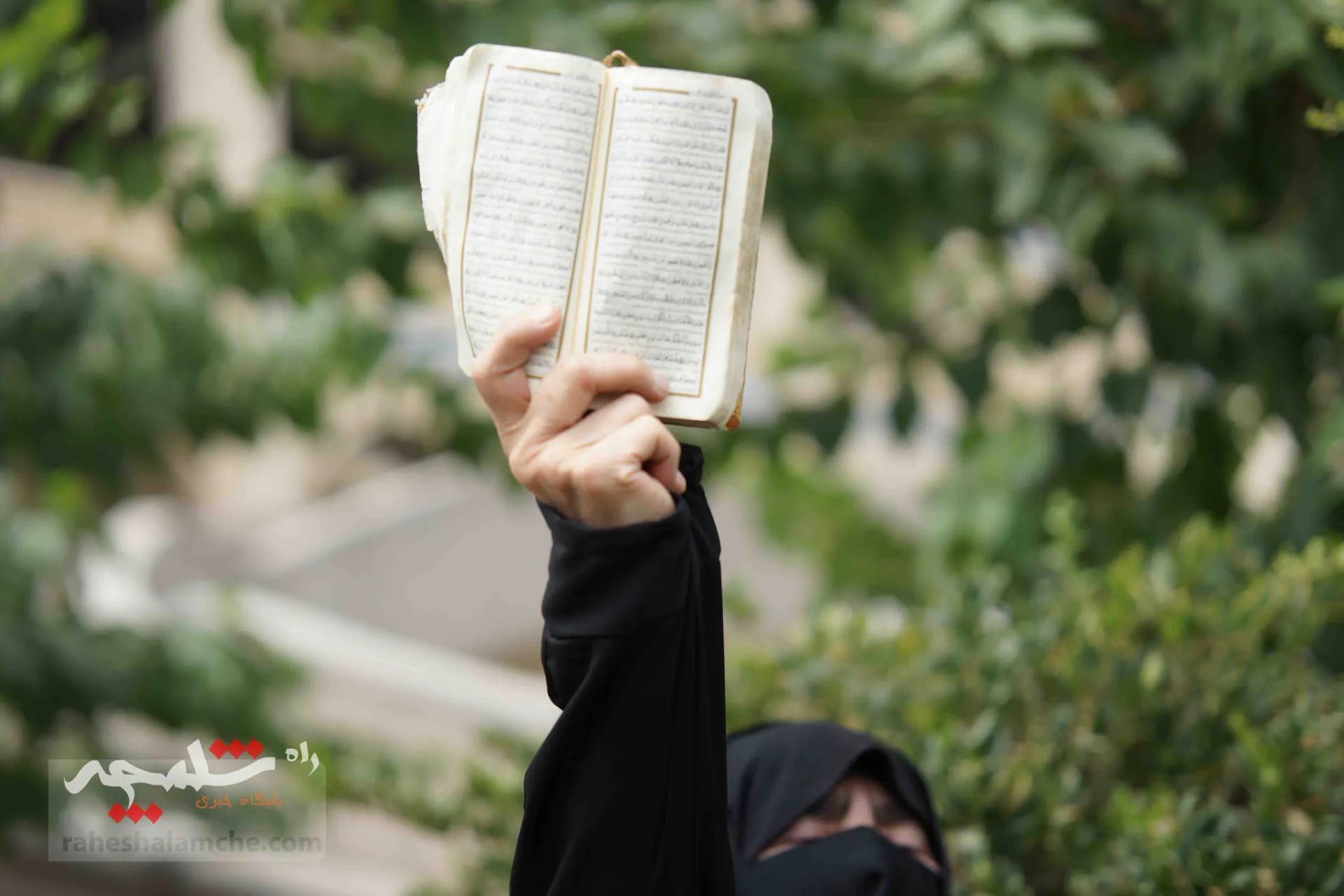 نمازگزاران تهرانی، اهانت مجدد به قرآن کریم در سوئد را محکوم کردند +تصاویر — تصویر 29