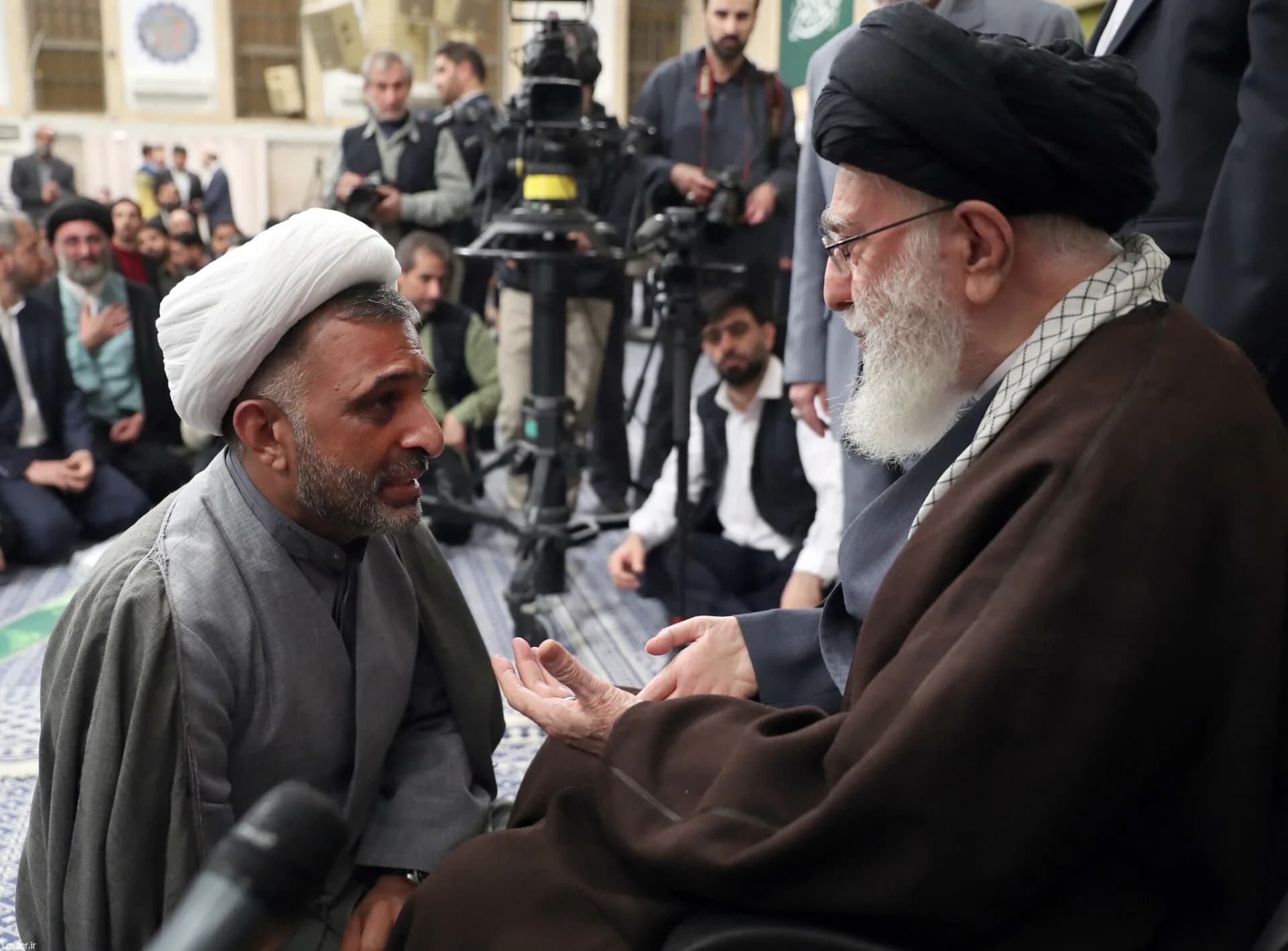 دیدار شاعران با رهبر انقلاب +تصاویر — تصویر 8