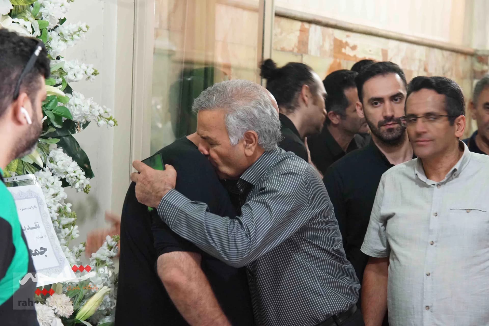 مراسم ختم «خسرو امیرصادقی» برگزار شد +تصاویر — تصویر 76