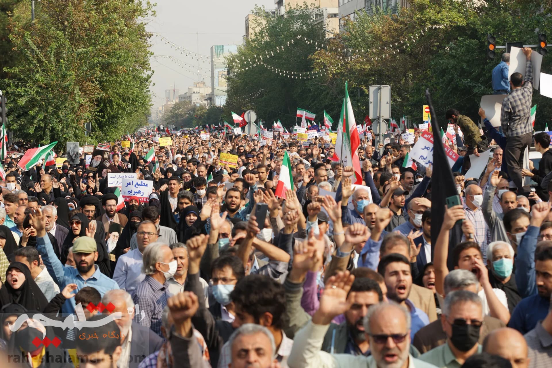 راهپیمایی عظیم تهرانیها با شعار؛ «سپاه انقلابی، انتقام انتقام» +تصاویر — تصویر 37