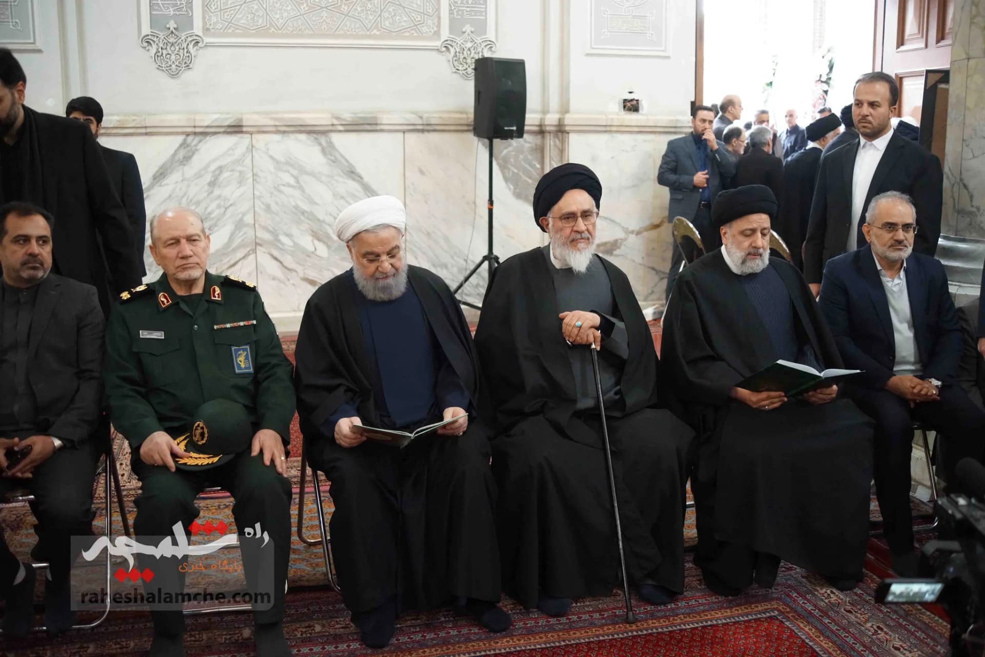 همه شخصیتهایی که در مراسم ترحیم آیتالله امام کاشانی حضور داشتند +تصاویر — تصویر 47
